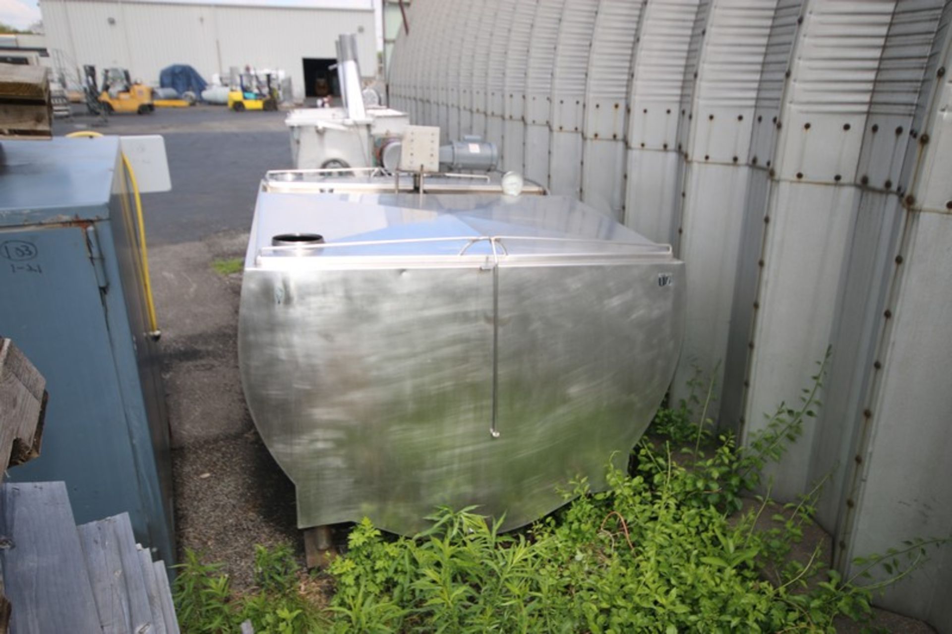 Mueller 1,000 Gal. S/S Farm Tank, with Hinged Lid, M/N M, S/N 32966, with Freon Jacketed, 4-Prop - Image 3 of 9