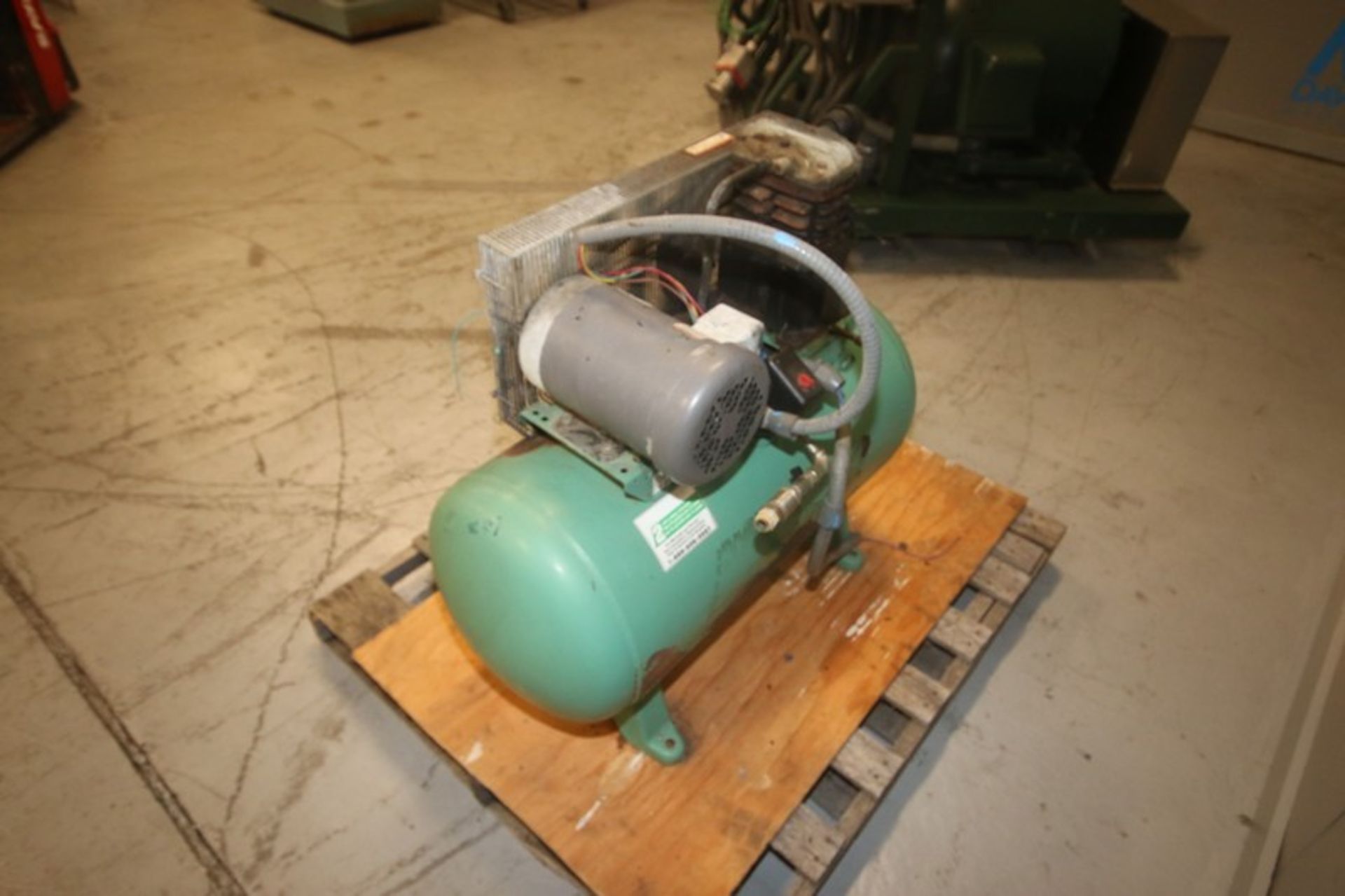 Speedair 3 hp Small Reciprocating Air Compressor,M/Nl 4B237C, SN L10/3/02 - 00053, 135 max psi, - Image 3 of 4