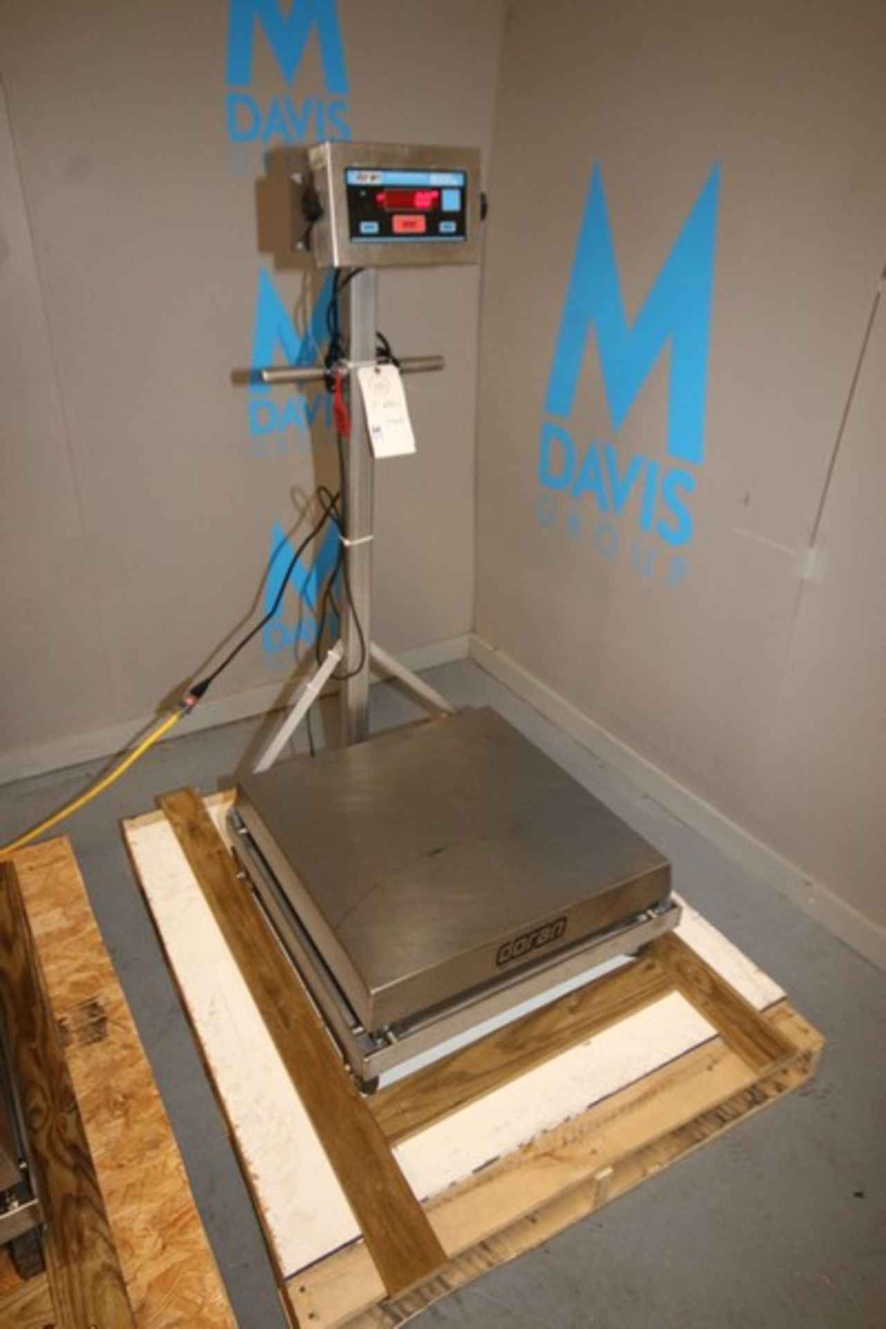 Doran S/S Digital Platform Scale,M/N 8000XLM, S/N XL845525, 115 Volts, with S/S Platform, Aprox. 24"