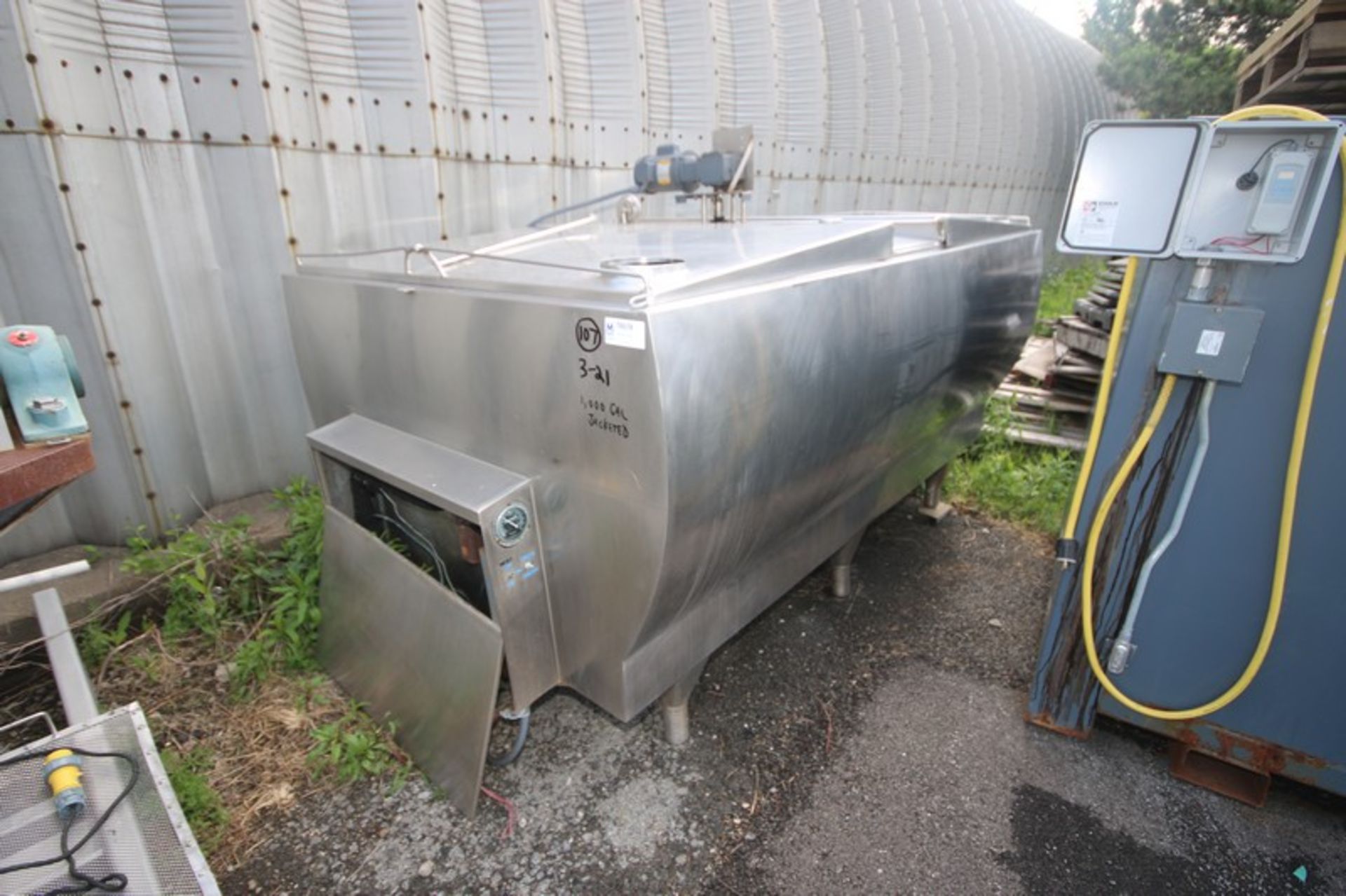 Mueller 1,000 Gal. S/S Farm Tank, with Hinged Lid, M/N M, S/N 32966, with Freon Jacketed, 4-Prop - Image 5 of 9