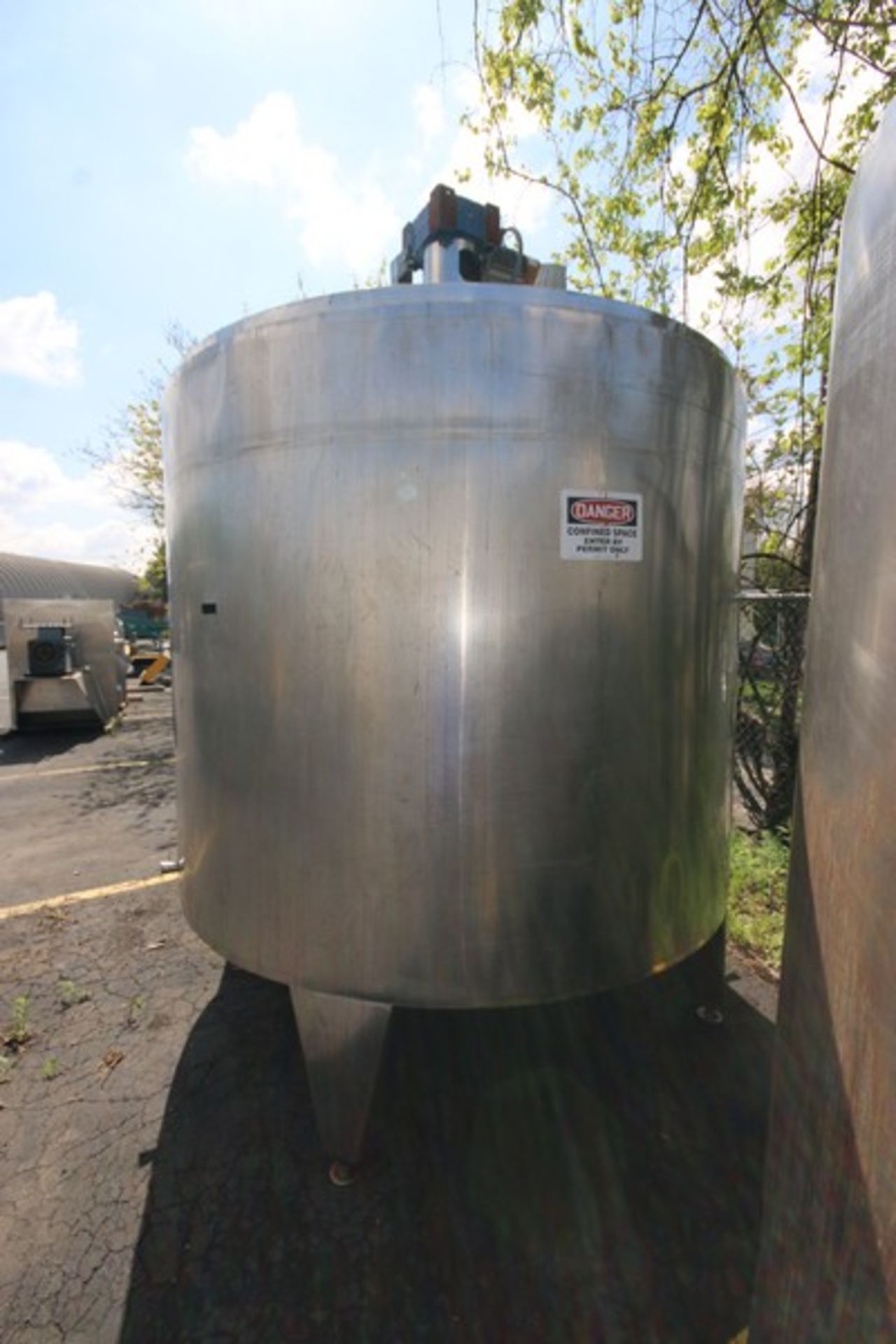 Aprox. 2,000 Gal. Dome Top Cone Bottom Jacketed S/S Mix Tank, with Dimple Interior, Top Mounted - Image 4 of 9