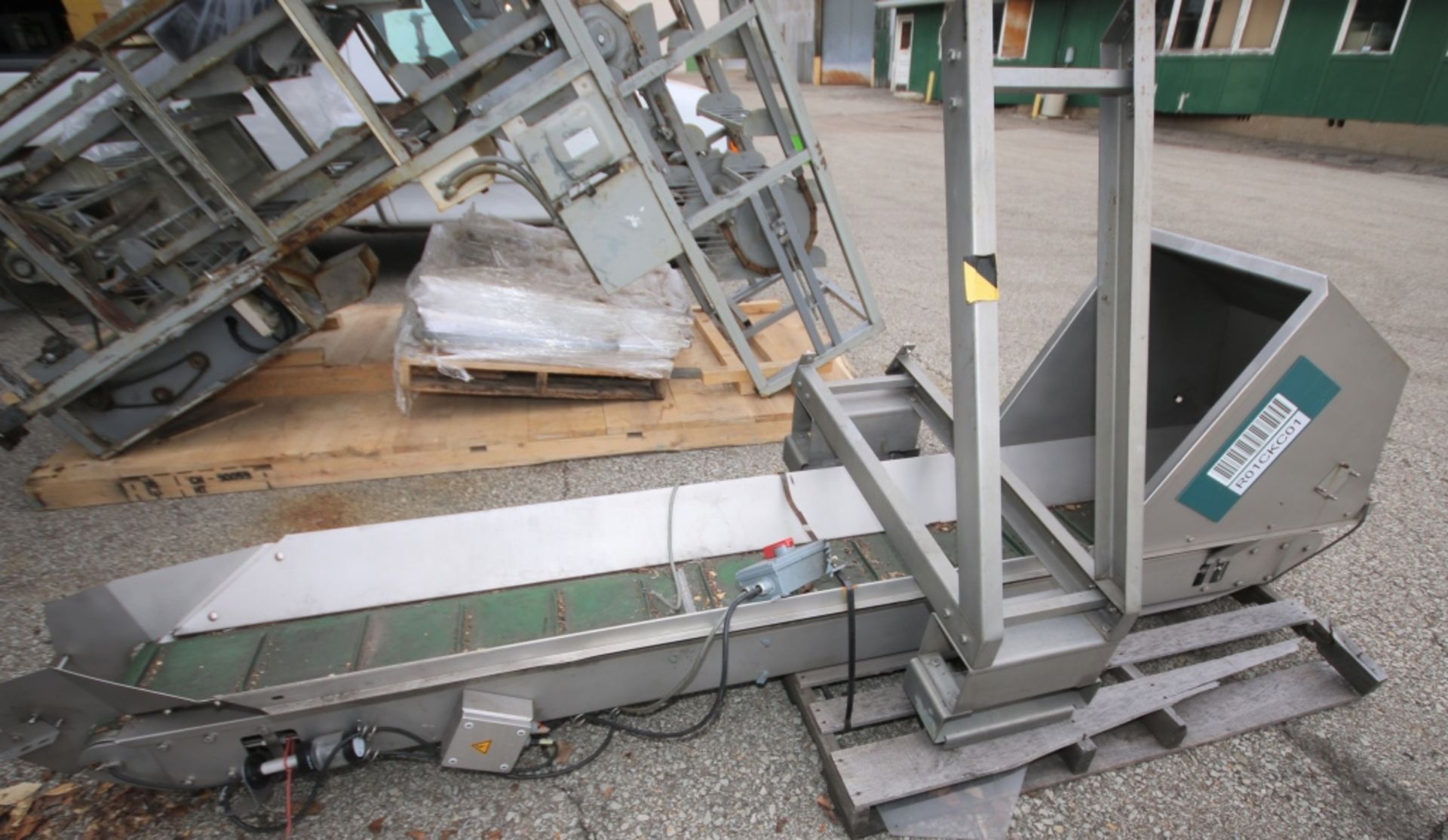 10 ft L S/S Power Inclined Conveyor with 9" W Belt, 20" x 24" Bottom Hinged Hopper with Legs (INV#