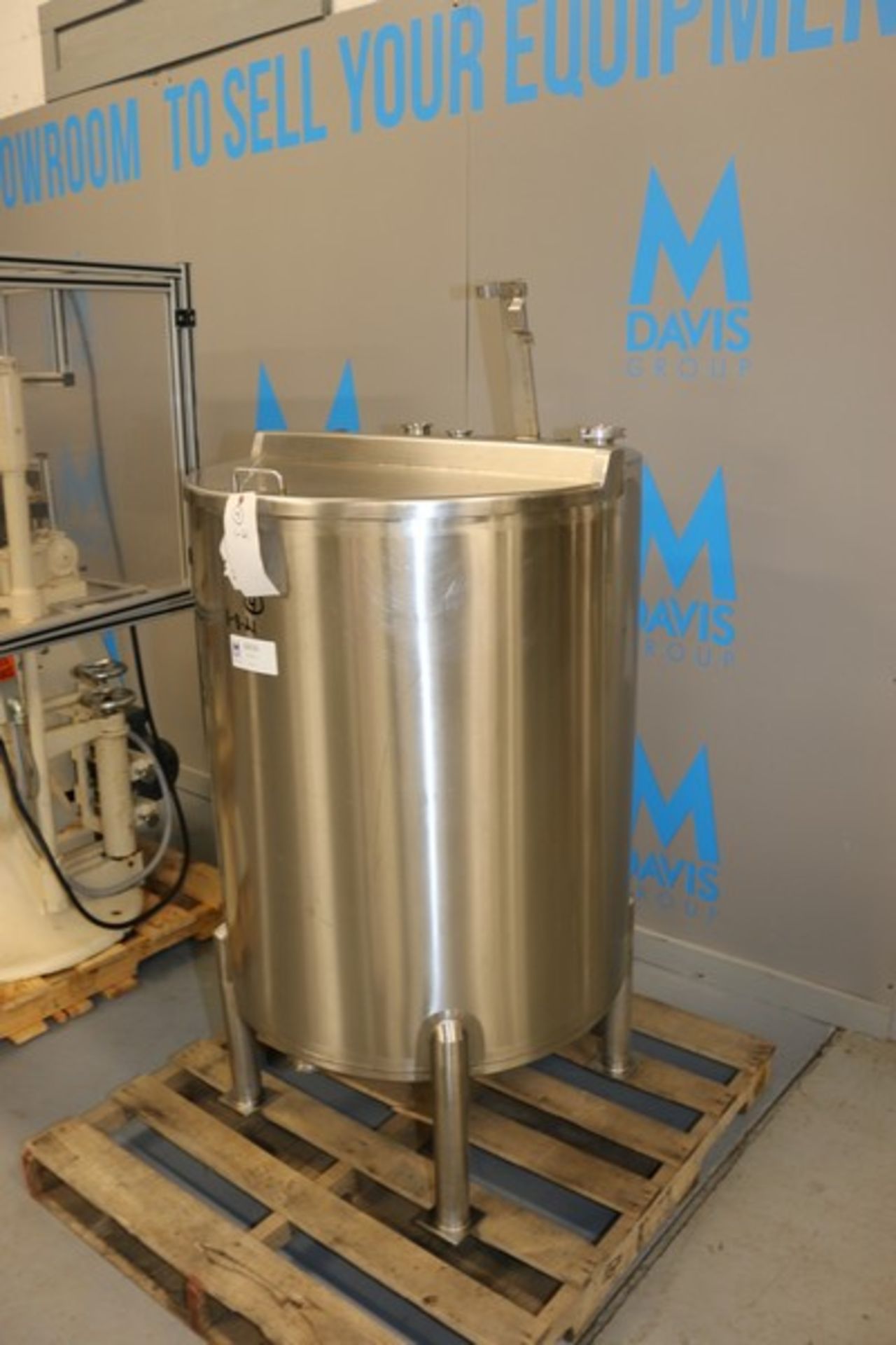 Aprox. 100 Gal. S/S Single Wall Vertical Tank,with S/S CIP Spray Ball, with S/S Hinge Lid, Mounted - Image 2 of 6