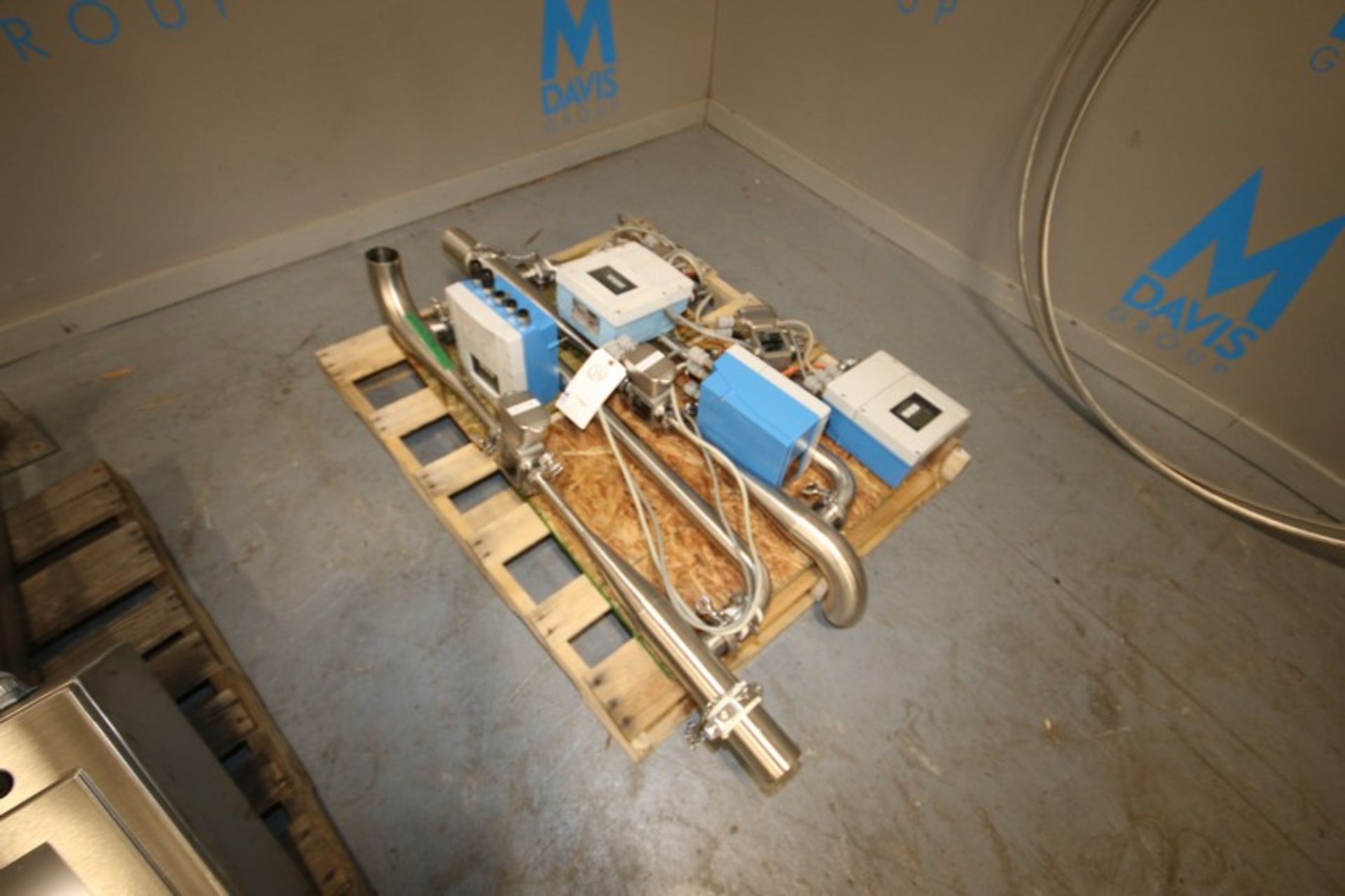 Lot of (4) Endress Hauser 1.5" Flow Meters,Order Code 53H22, with (3) Read-Outs with S/S Manifolds - Image 7 of 7