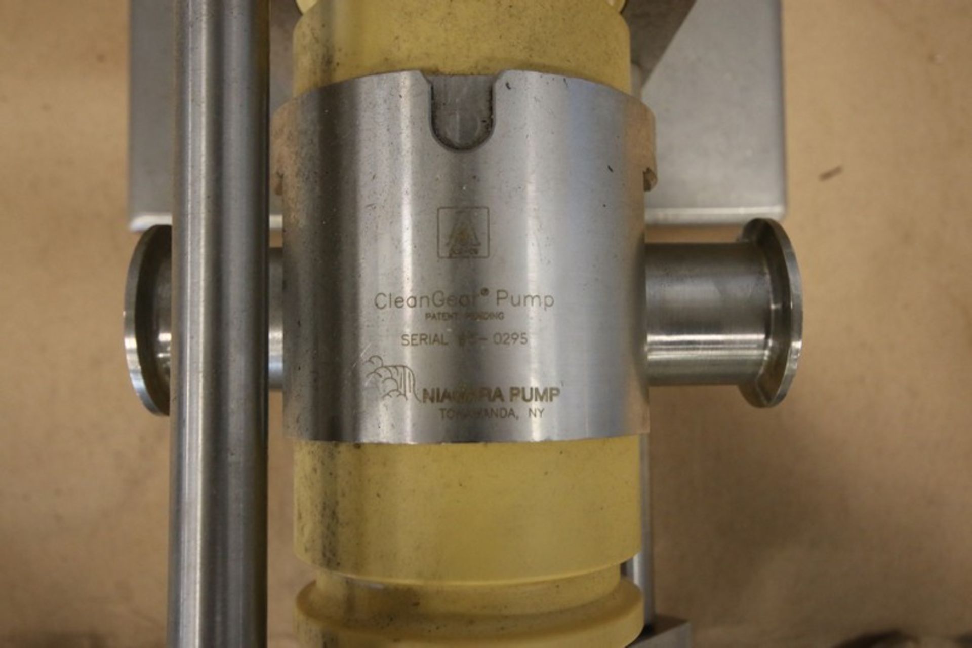 Niagara Pump CleanGear Pump, S/N 6-0295, withPneumatic Internal Controls & Gauges, with Aprox. 2" - Image 5 of 10