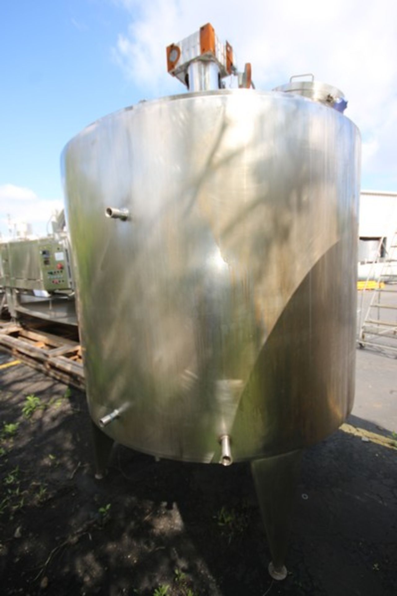 Aprox. 1,000 Gal. Dome Top Cone Bottom JacketedS/S Mix Tank, with Dimple Interior, Top Mounted - Image 4 of 10