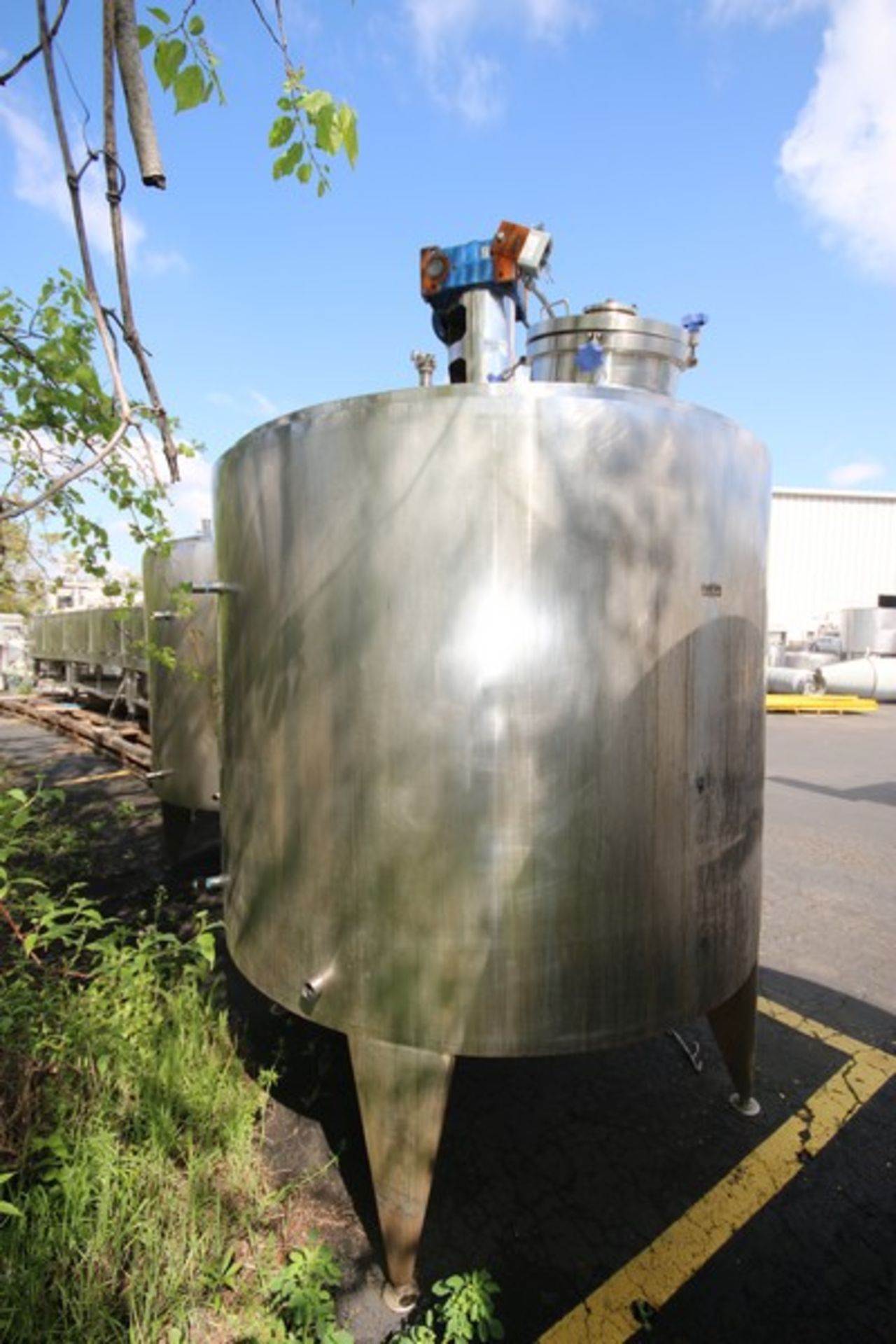 Aprox. 1,000 Gal. Dome Top Cone Bottom JacketedS/S Mix Tank, with Dimple Interior, Top Mounted - Image 5 of 8