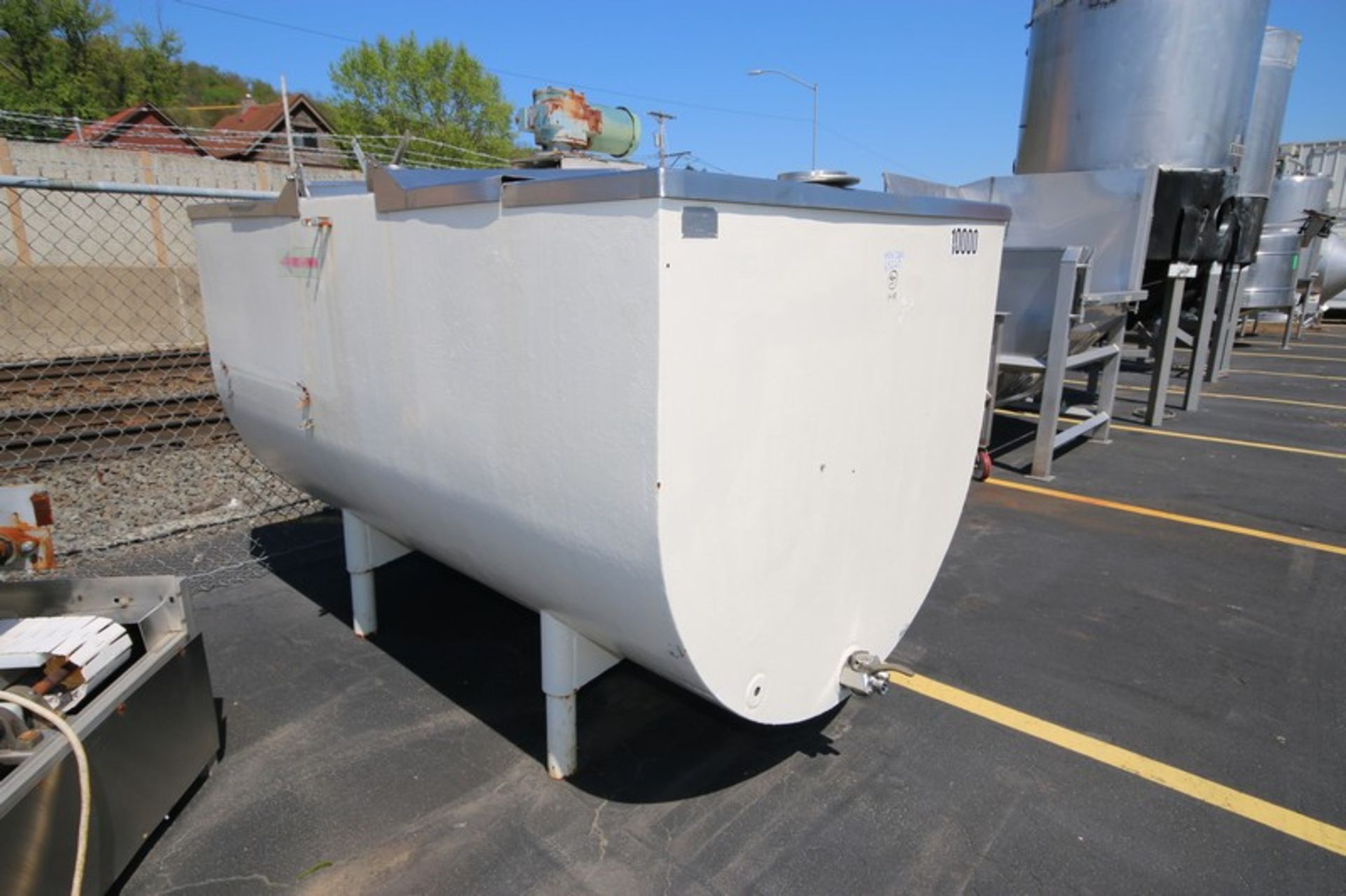 The Creamery Package 1,000 Gal. S/S Farm Tank, MNR-1000 S/N 11218, with Top Mounted Agitation Motor, - Image 2 of 16