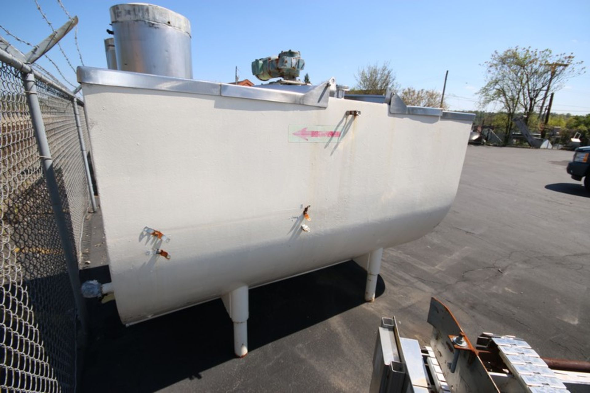 The Creamery Package 1,000 Gal. S/S Farm Tank, MNR-1000 S/N 11218, with Top Mounted Agitation Motor, - Image 4 of 16