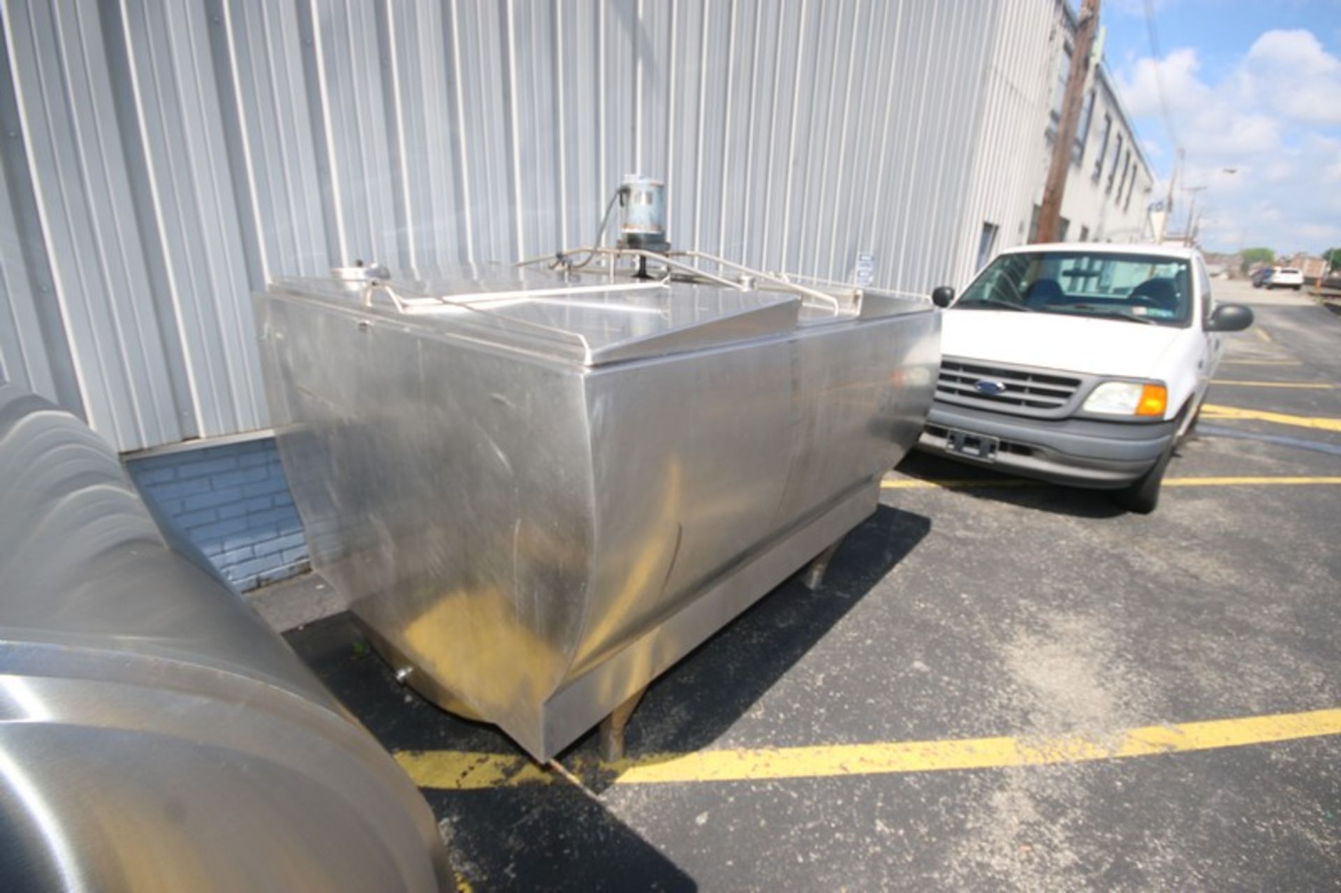 Mueller 700 Gal. S/S Farm Tank,M/N M, S/N 70770, with Freon Jacket, Bottom Sweep Agitation with 1/ - Image 2 of 8