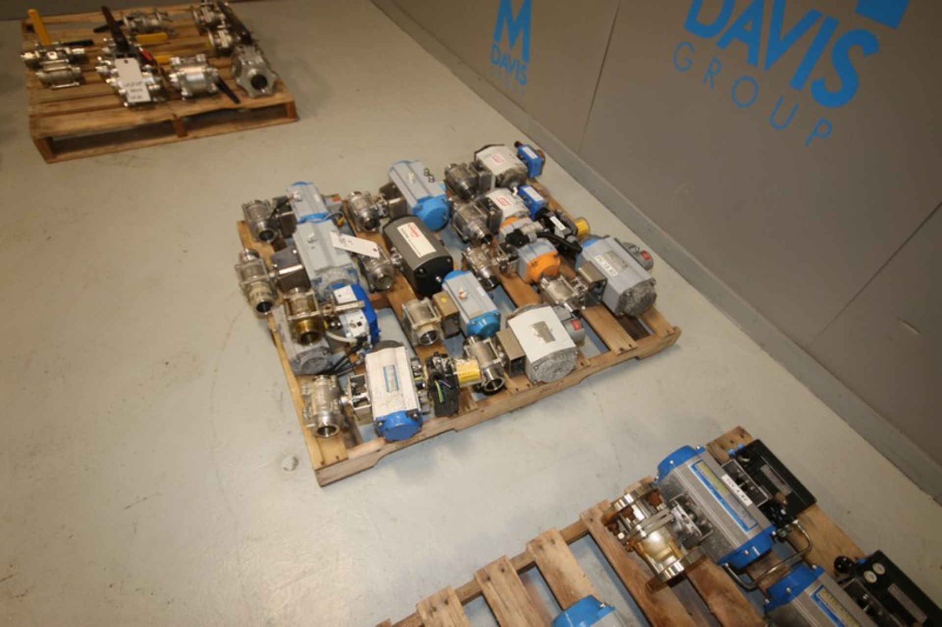 Lot of (12) Jamesbury, Unitorq & Flowserv 2" Air Actuated S/S Ball Valves, Clamp Type (INV#80577)( - Image 2 of 5