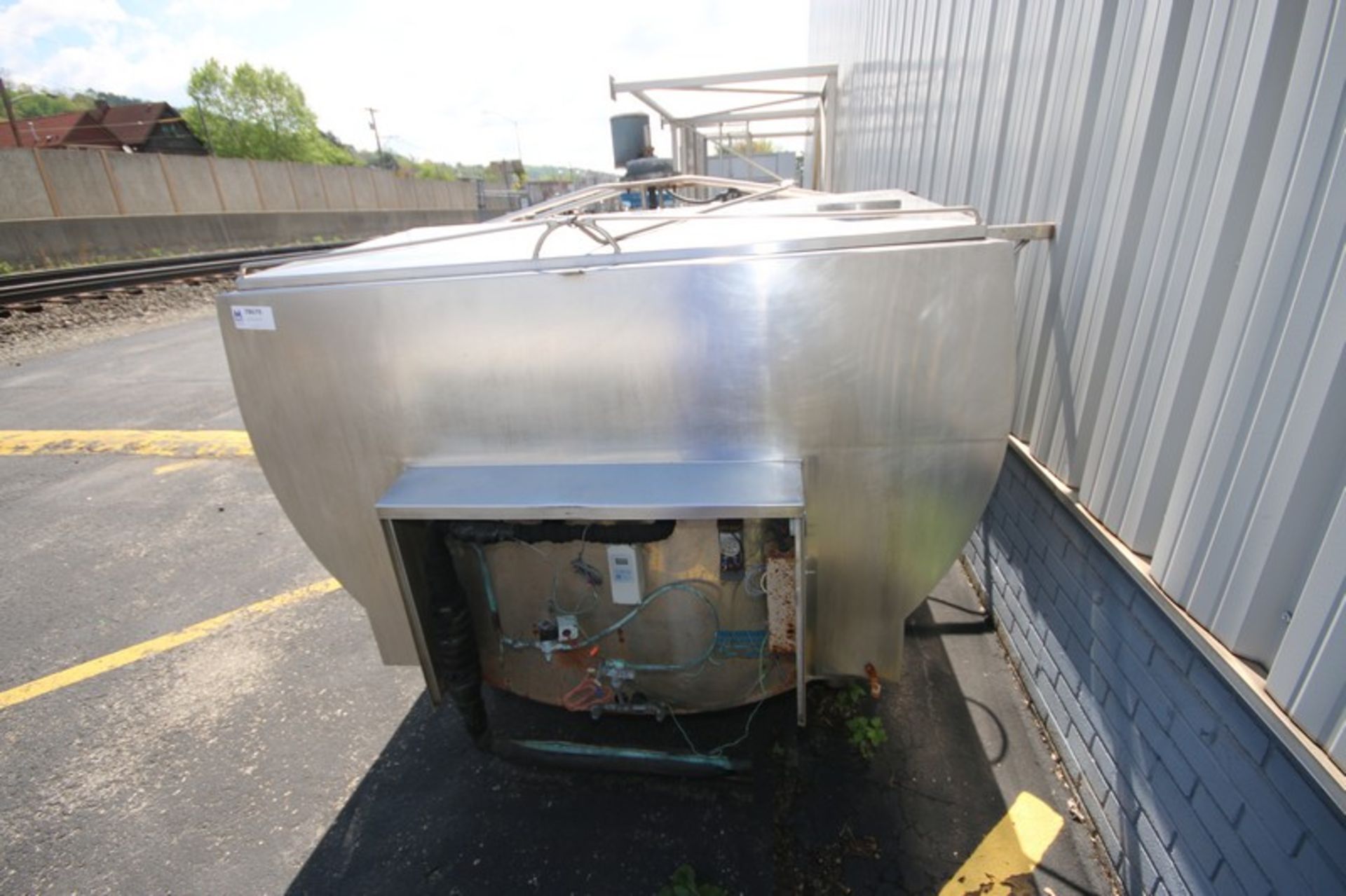 Mueller 700 Gal. S/S Farm Tank,M/N M, S/N 70770, with Freon Jacket, Bottom Sweep Agitation with 1/ - Image 4 of 8