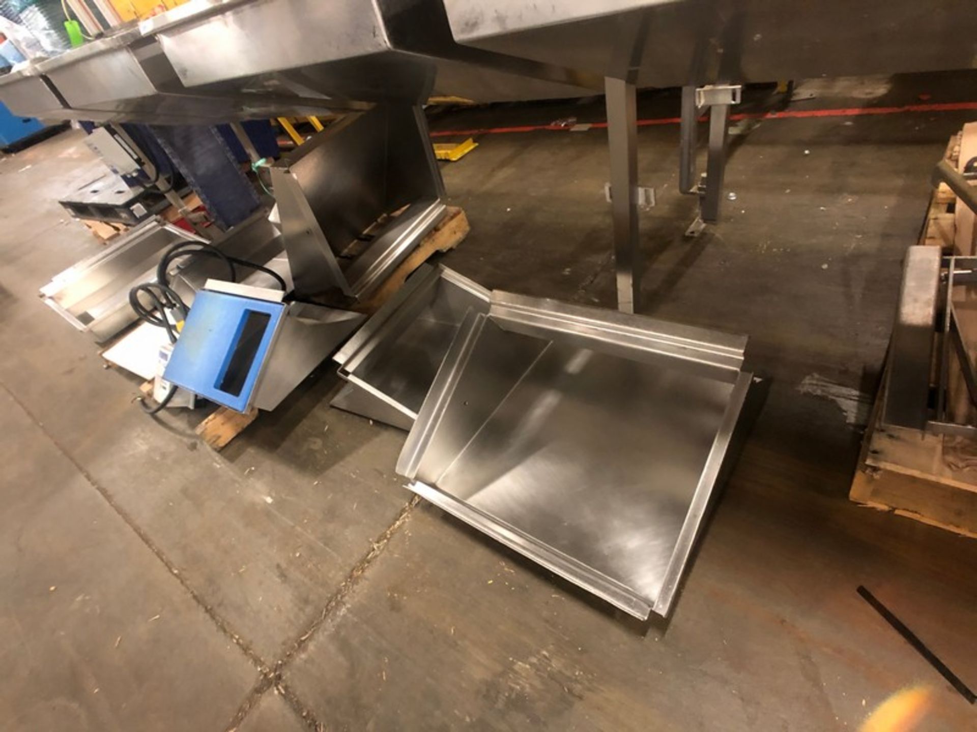 S/S VARIABLE SPEED CONVEYOR, SIDE CHOPPINGTABLES WITH CUTTING BOARD STANDS, WITH S/S WASHDOWN MOTOR, - Image 4 of 8