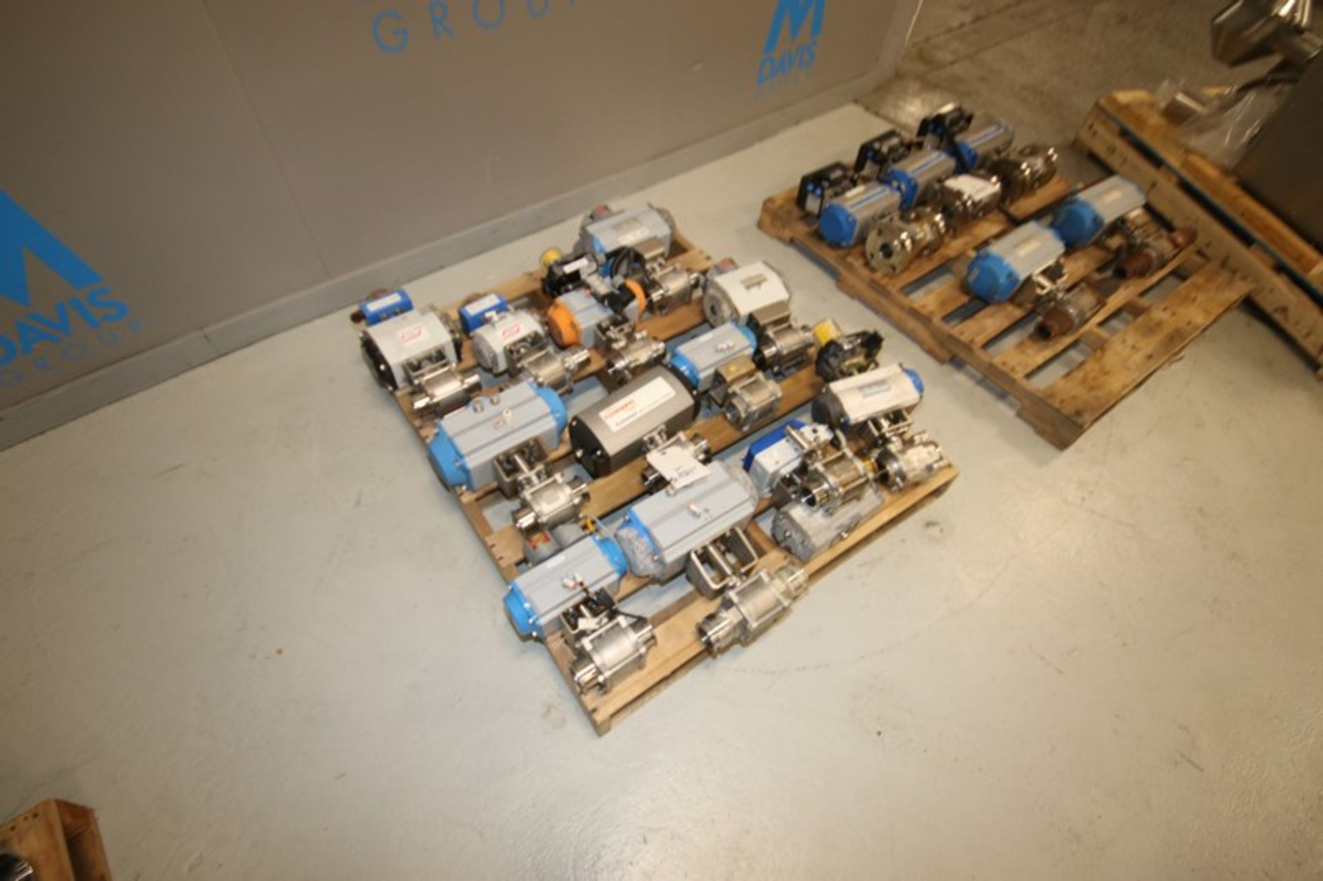 Lot of (12) Jamesbury, Unitorq & Flowserv 2" Air Actuated S/S Ball Valves, Clamp Type (INV#80577)( - Image 4 of 5