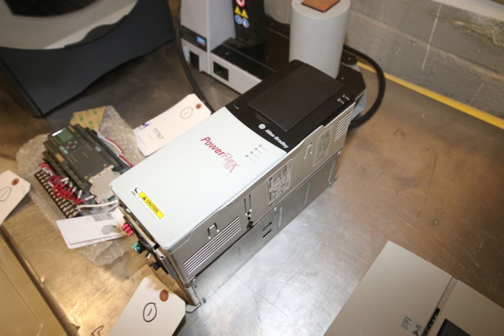 Allen-Bradley 2 hp PowerFlex 700 VFD,CAT #: 20B D 3P4 A 0 AYNAND0, Series B, 480 Volts, 3 Phase ( - Image 2 of 3