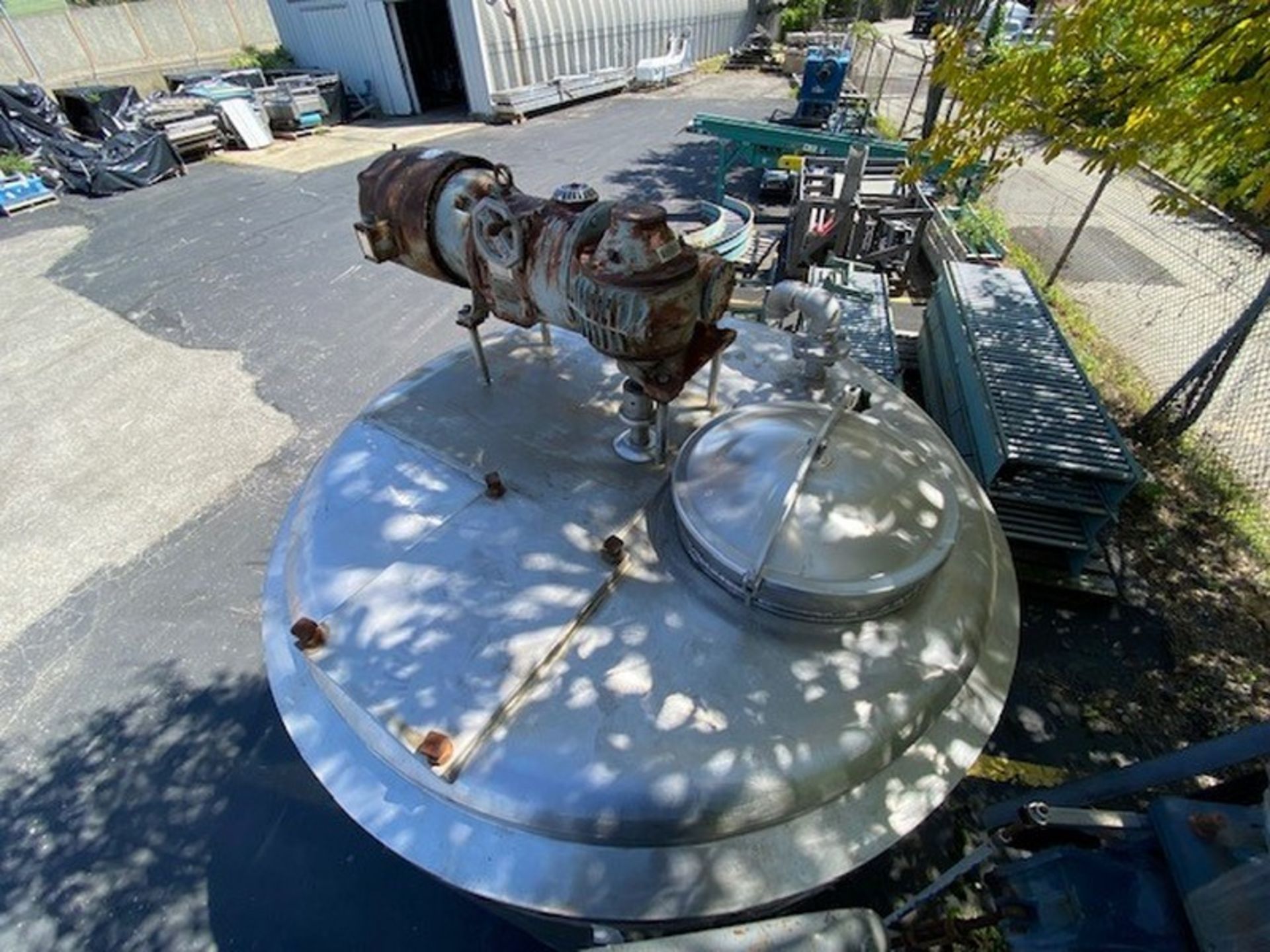 Sani Tank approximately 600 gallon capacity enclosed top , dish bottom jacketed processor with - Image 4 of 11