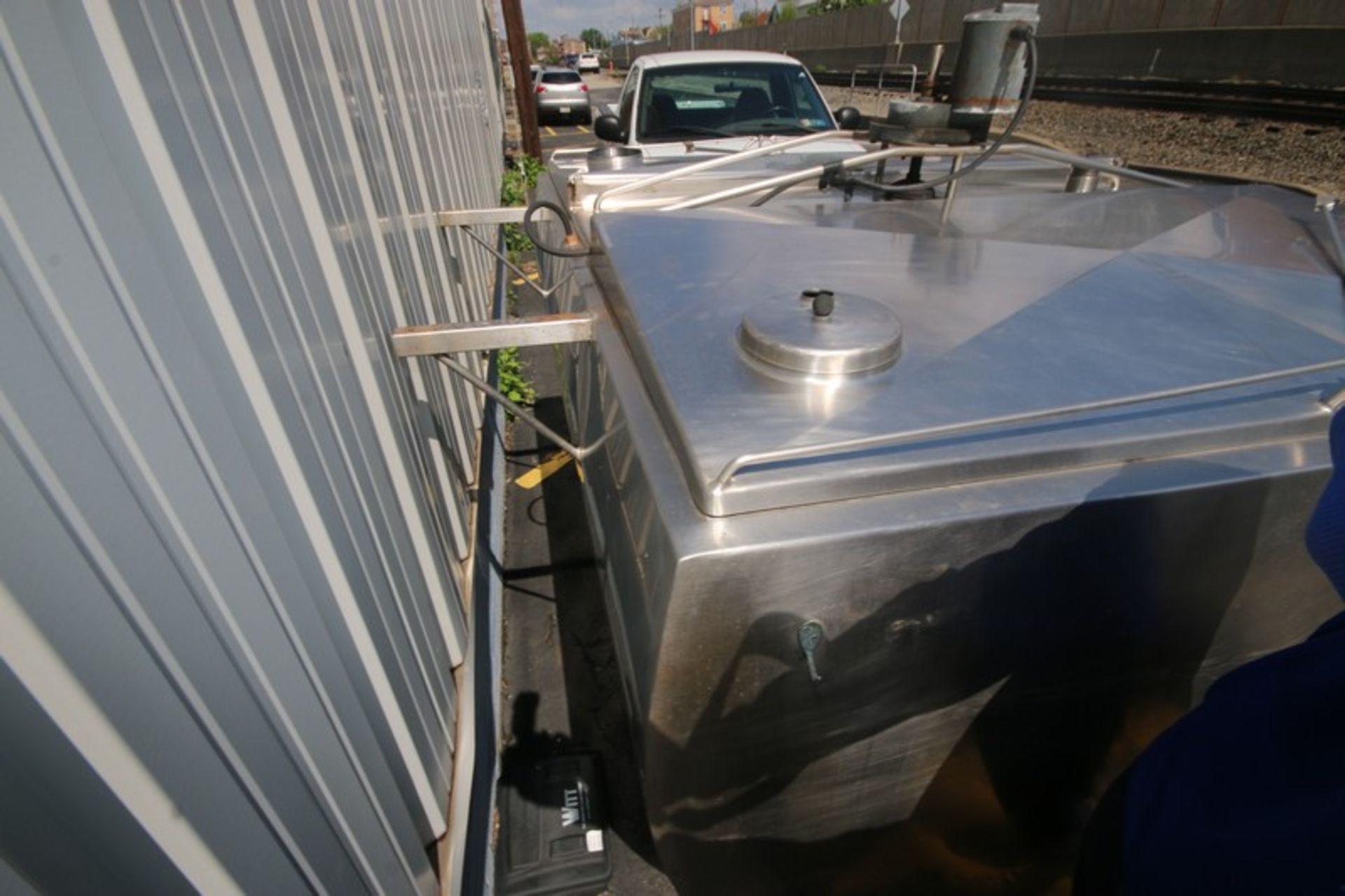 Mueller 700 Gal. S/S Farm Tank,M/N M, S/N 70770, with Freon Jacket, Bottom Sweep Agitation with 1/ - Image 6 of 8