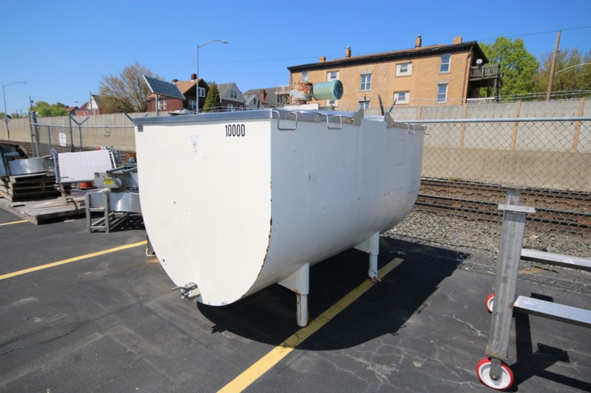 The Creamery Package 1,000 Gal. S/S Farm Tank, MNR-1000 S/N 11218, with Top Mounted Agitation Motor,