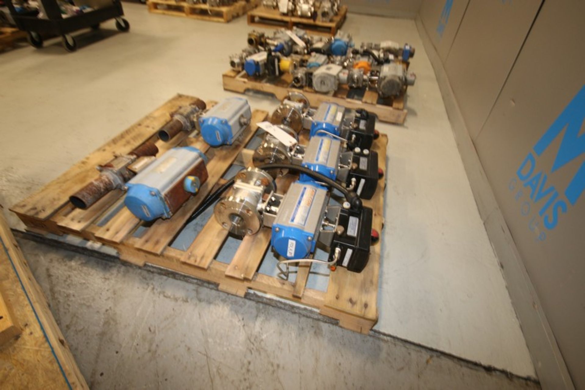 Lot of (5) Jamesbury & Air-Con 2" Air Actuated S/S Ball Valves, Flanged & Threaded Type (INV# - Image 3 of 5