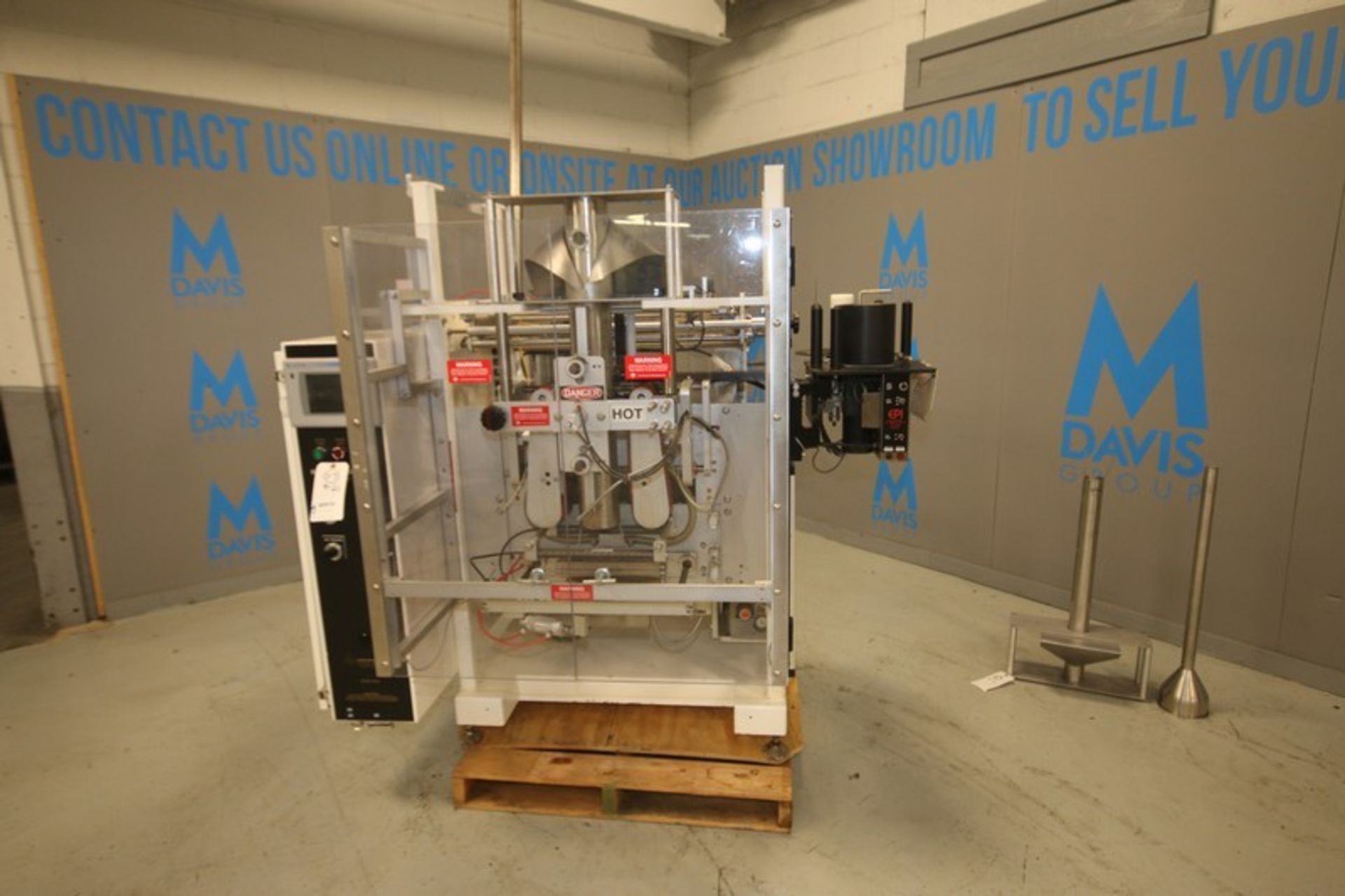 Universal Packaging Vertical Form Fill & Seal Packaging Machine (VFFS), Model S2000C, SN 1709,