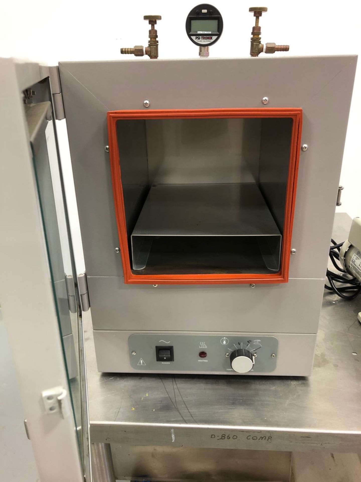 VWR Vacuum Oven with Pump, Model: 1400E, Serial: 1002798, 120 Volts, 50/60 Hz, 5.5 Amps. Comes - Image 2 of 4