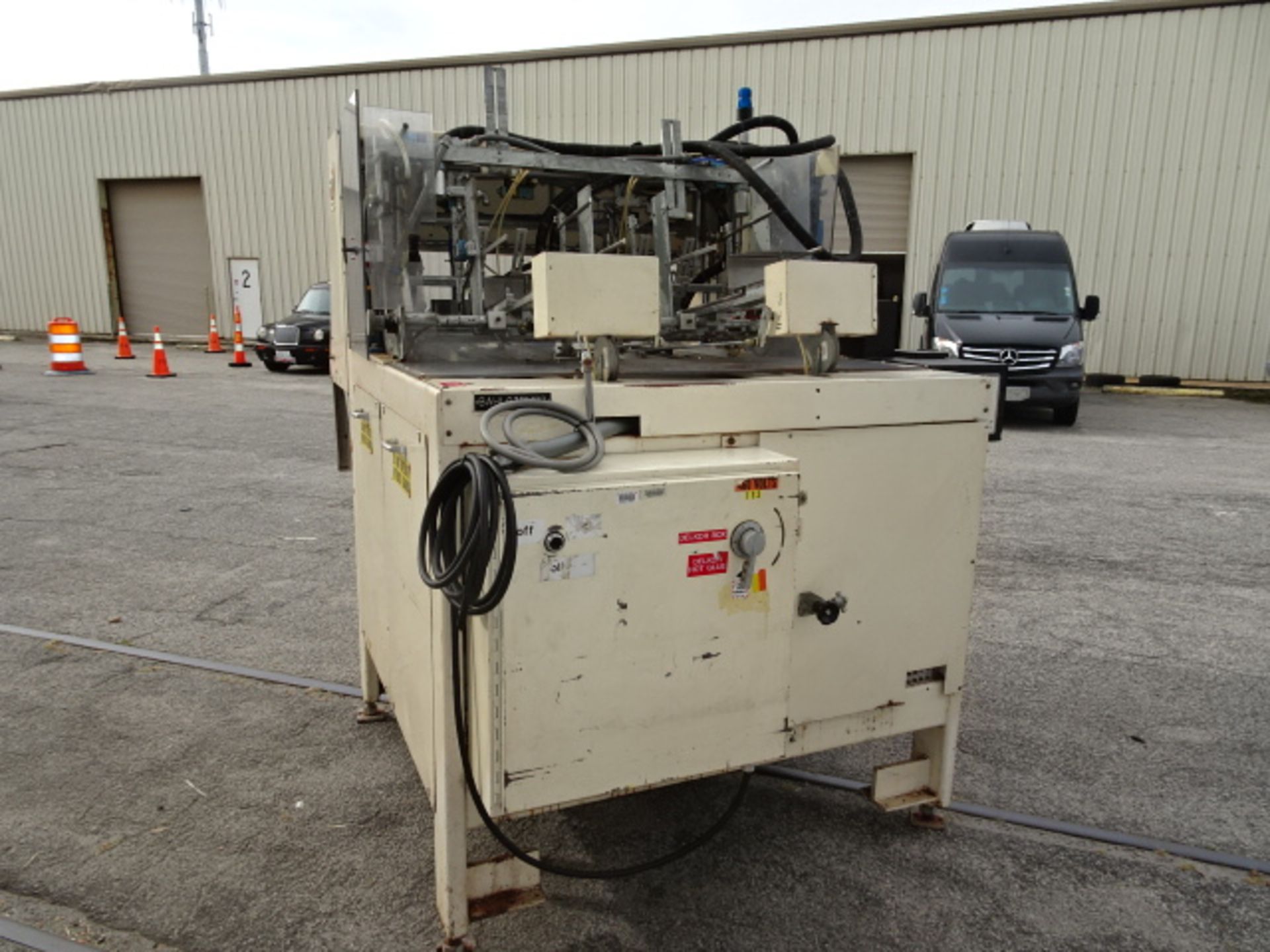 DELKOR 752 Tray Former with ITW Challenger Quattro Hot Melt Glue (Located Charleston, South - Image 4 of 4