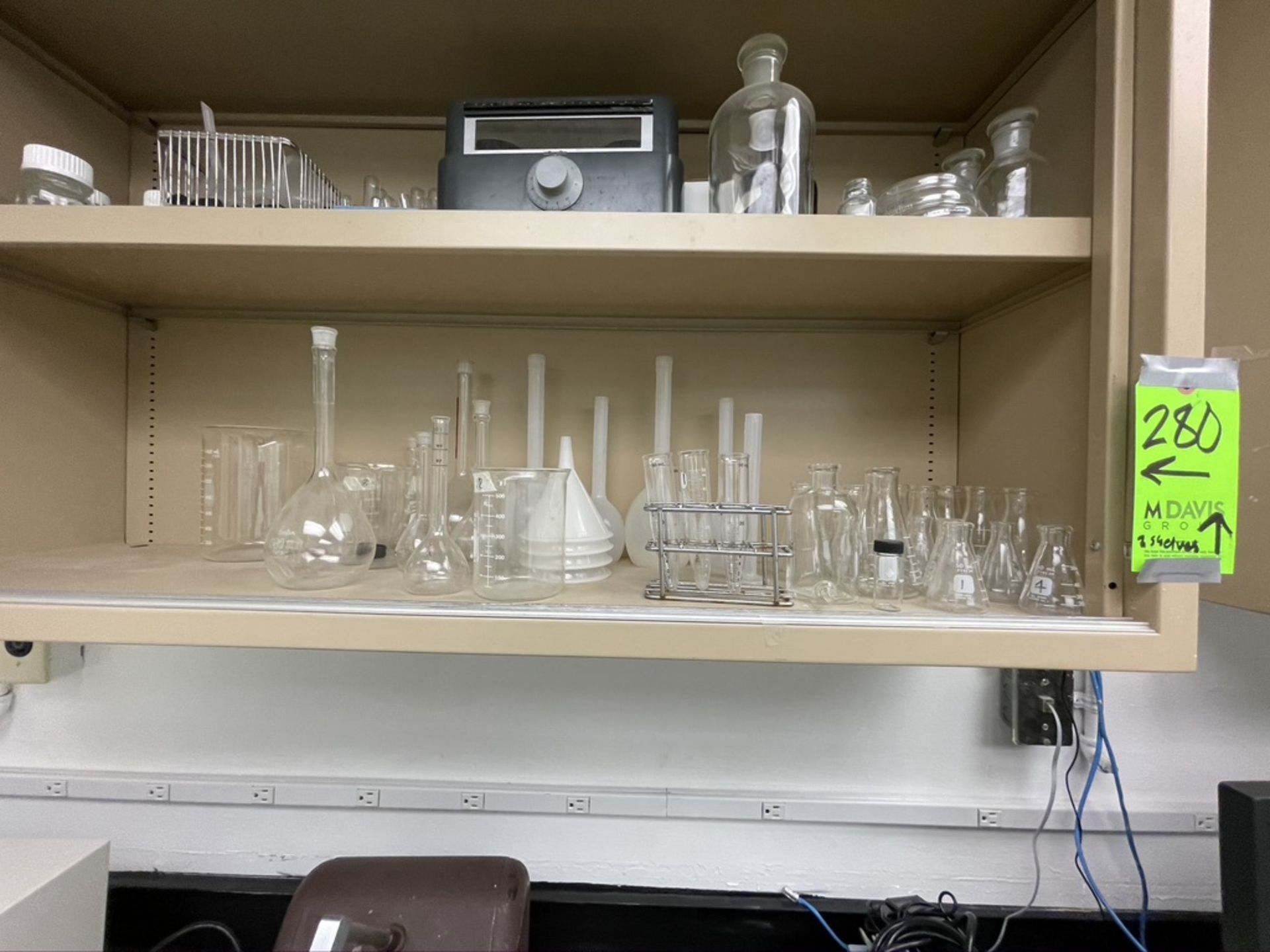 CONTENST OF (2) SHELVES, ASSORTED GLASS AND PLASTIC LABWARE - Image 2 of 3