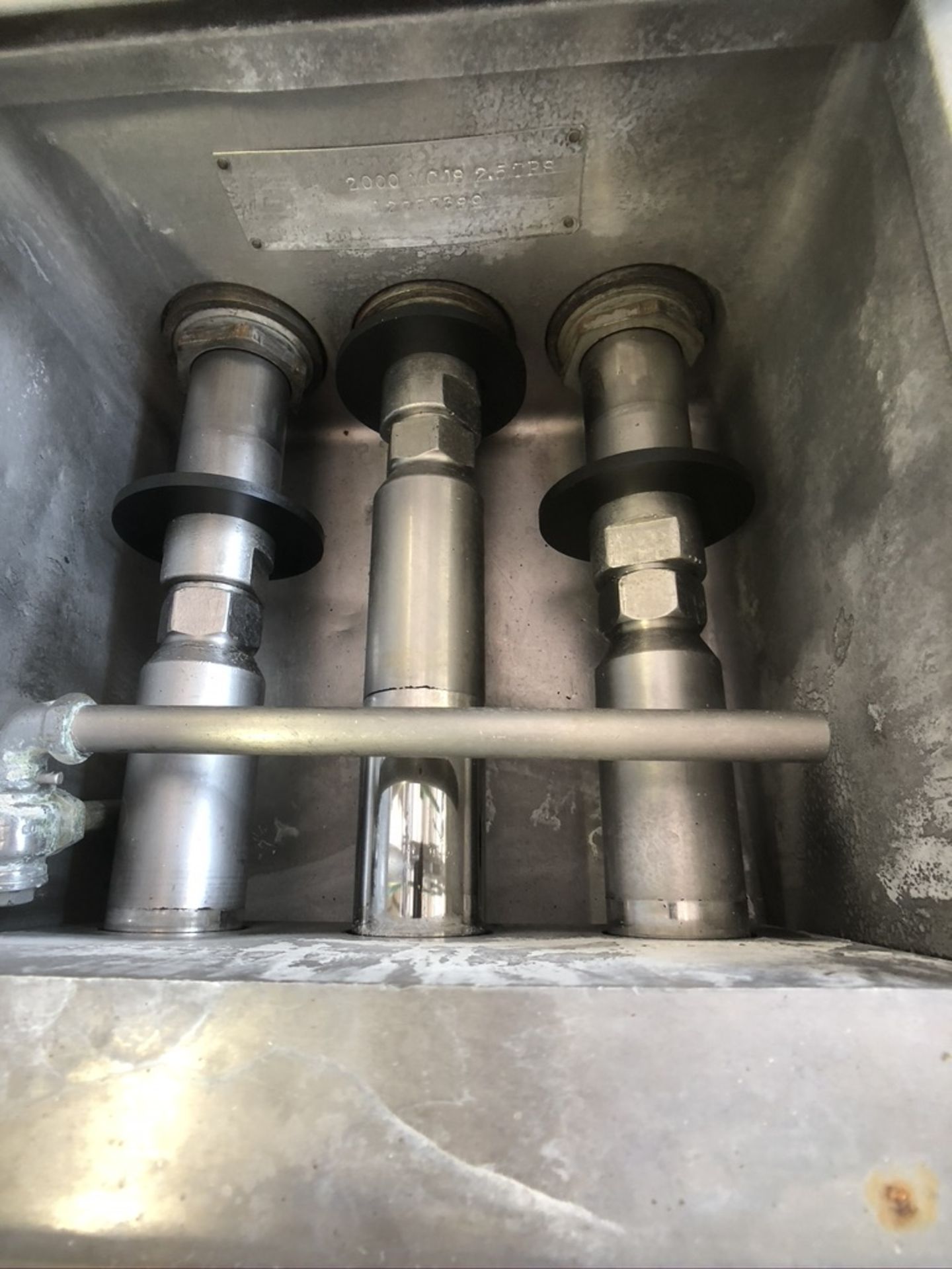 GAULIN 3-PLUNGER HOMOGENIZER, MODEL 2000-MC18-2.5TPS, S/N 12777389 WITH HVA (#3) (SUBJECT TO BULK - Image 11 of 18