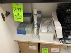 3M ELECTRONIC PIPETTER, PIPETTER BASE (NEW IN BOX) AND ASSORTED PIPETTER TIPS