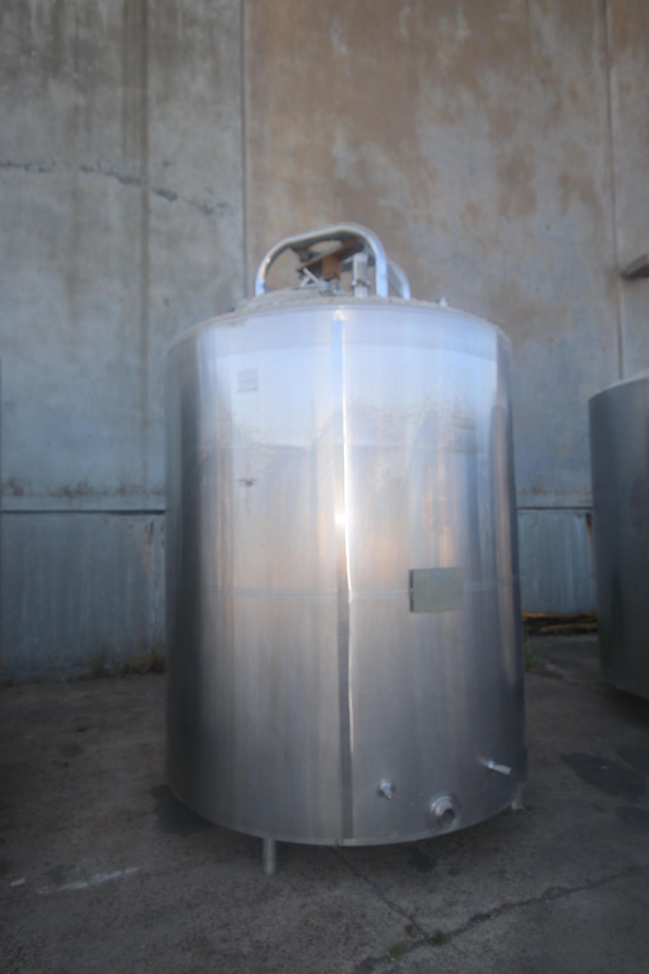 DCI 2,000 Gal. S/S Vertical Processor, with Top Mounted Agitation Motor Mount, Mounted on S/S Legs