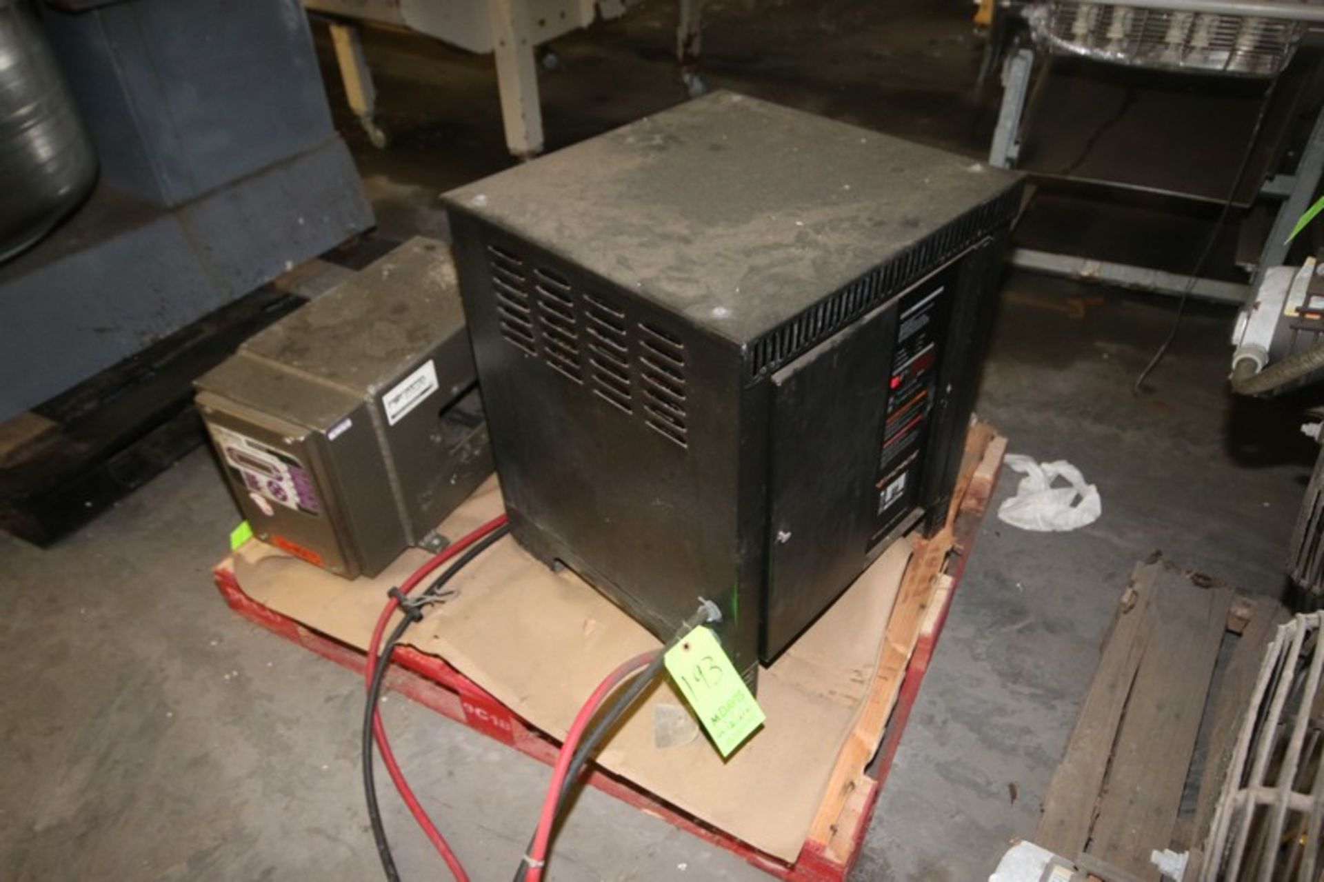 Force Battery Charger, M/N SMC36C-10116YG-00, with Gray Connector (LOCATED IN DOUGLAS, GA) (Rigging,