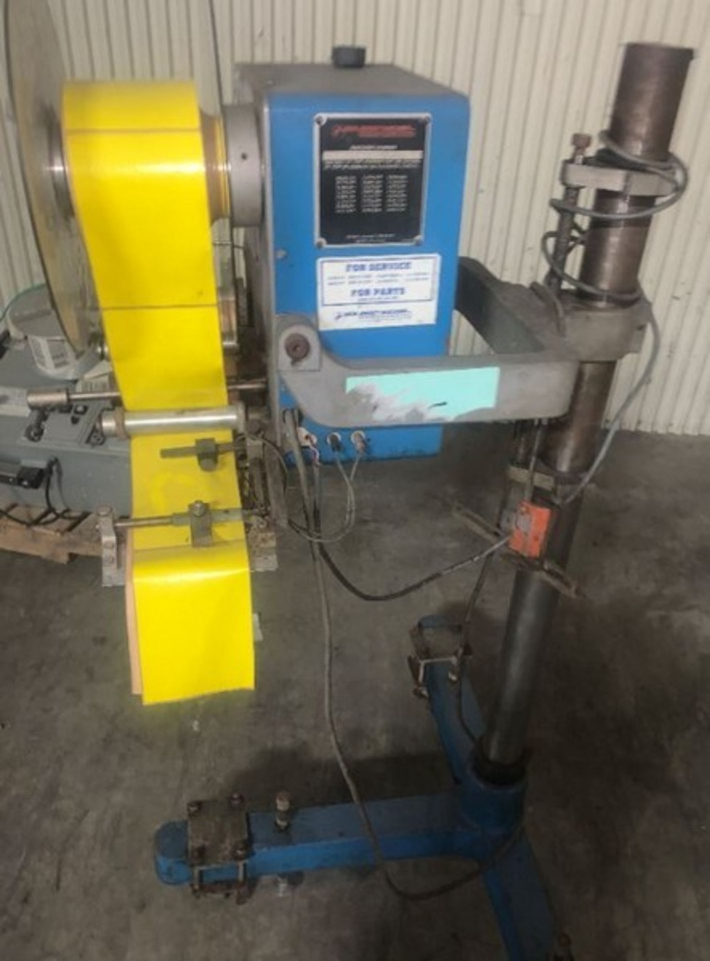 New Jersey Machine Label Applicator: (LOCATED IN IOWA, RIGGING INCLUDED WITH SALE PRICE) -- Optional