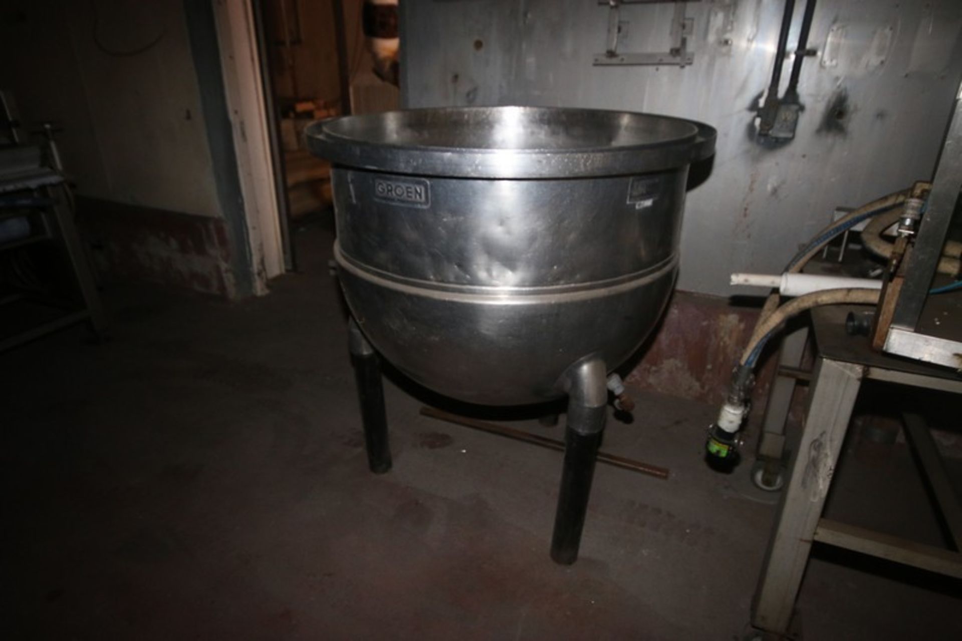 Groen 150 Gal. S/S Kettle, M/N N 150 SP, MAX. WP. 40 PSI @ 300 F, NAT'L BD: 26593, Mounted on