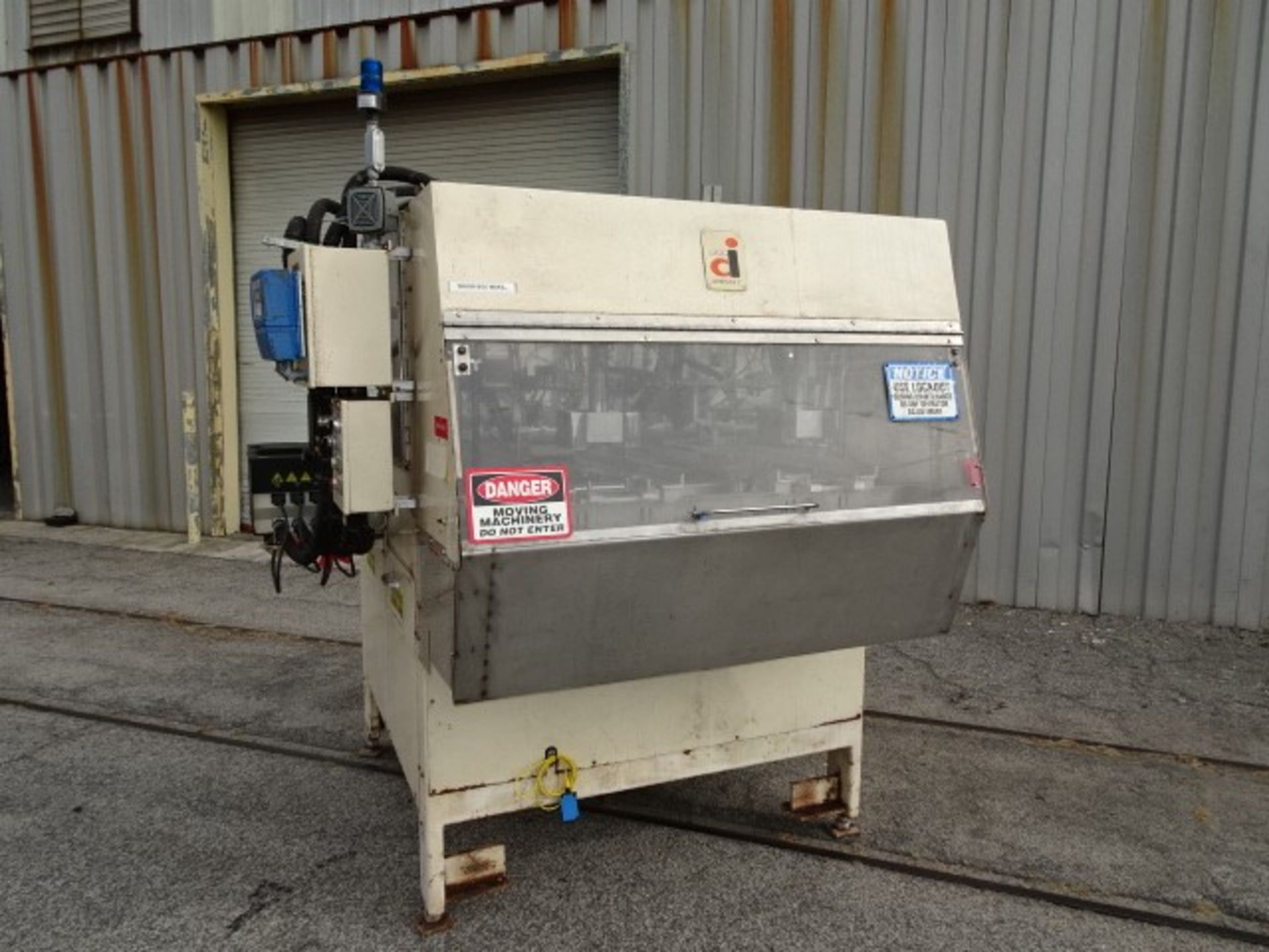 DELKOR 752 Tray Former with ITW Challenger Quattro Hot Melt Glue (Located South Carolina)