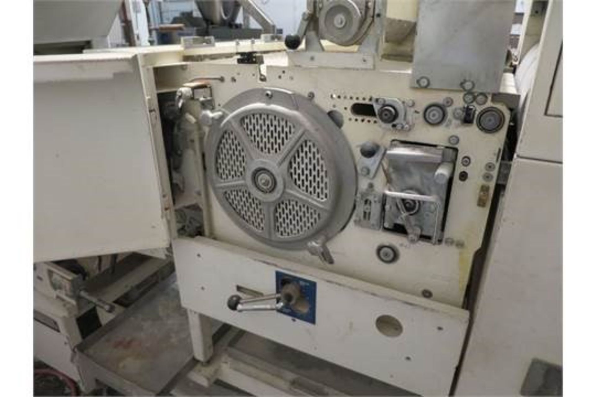 Konig Bun Line with Full PLC Controls - Upgraded 2011 to 2013. Includes Rotary Divider, (4) Die - Image 4 of 15