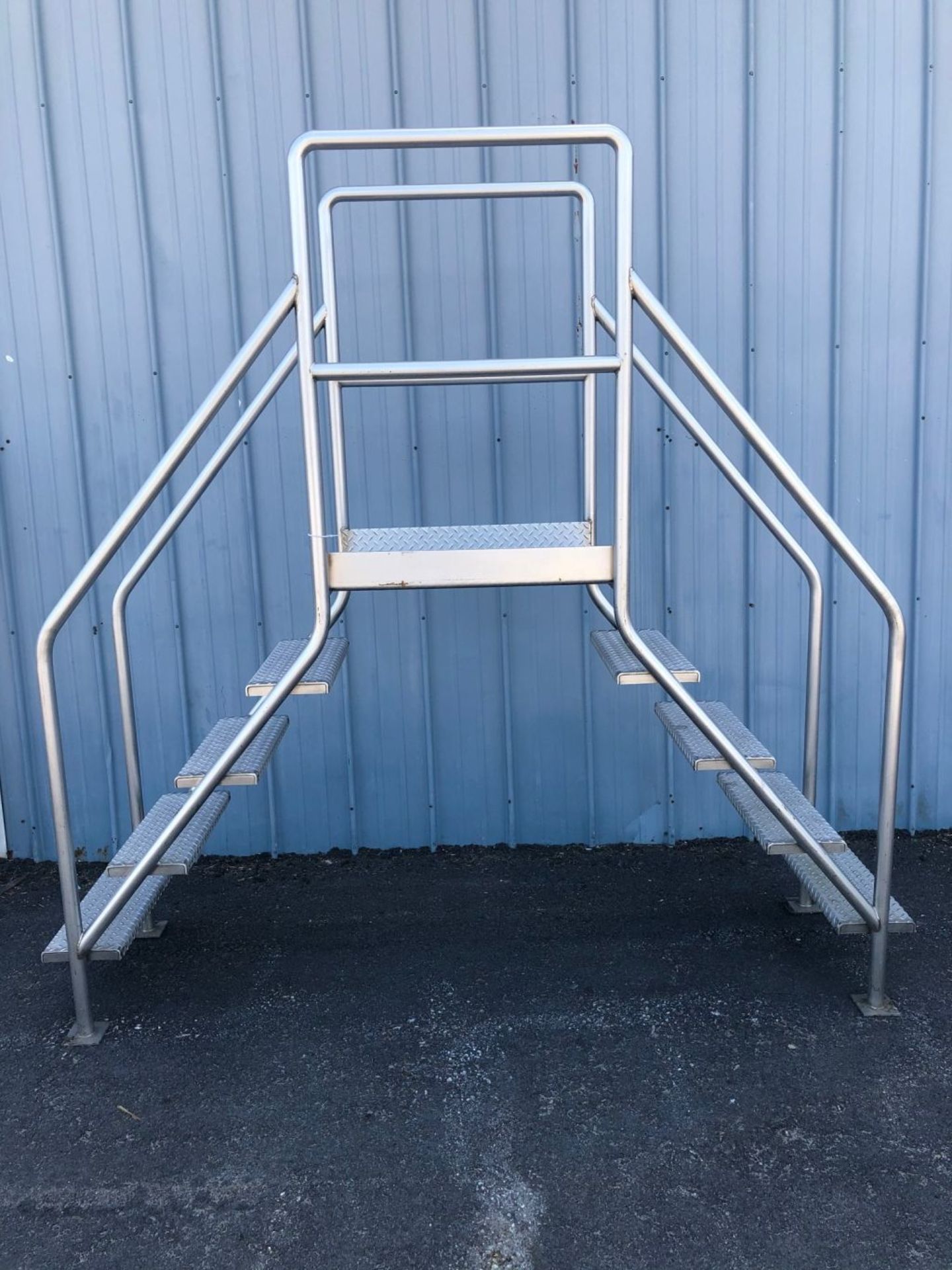 Crossover Ladder, Aprox. 49" Tall Clearance x 92" L x 24" W (Located Central New York)