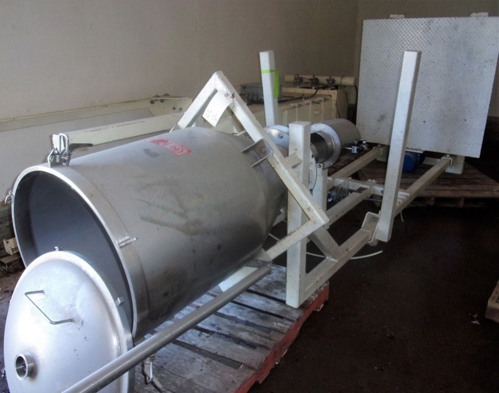 Nu-Con Stainless Steel Super Sack Loader, Adjustable platform with vibrator, System is in very
