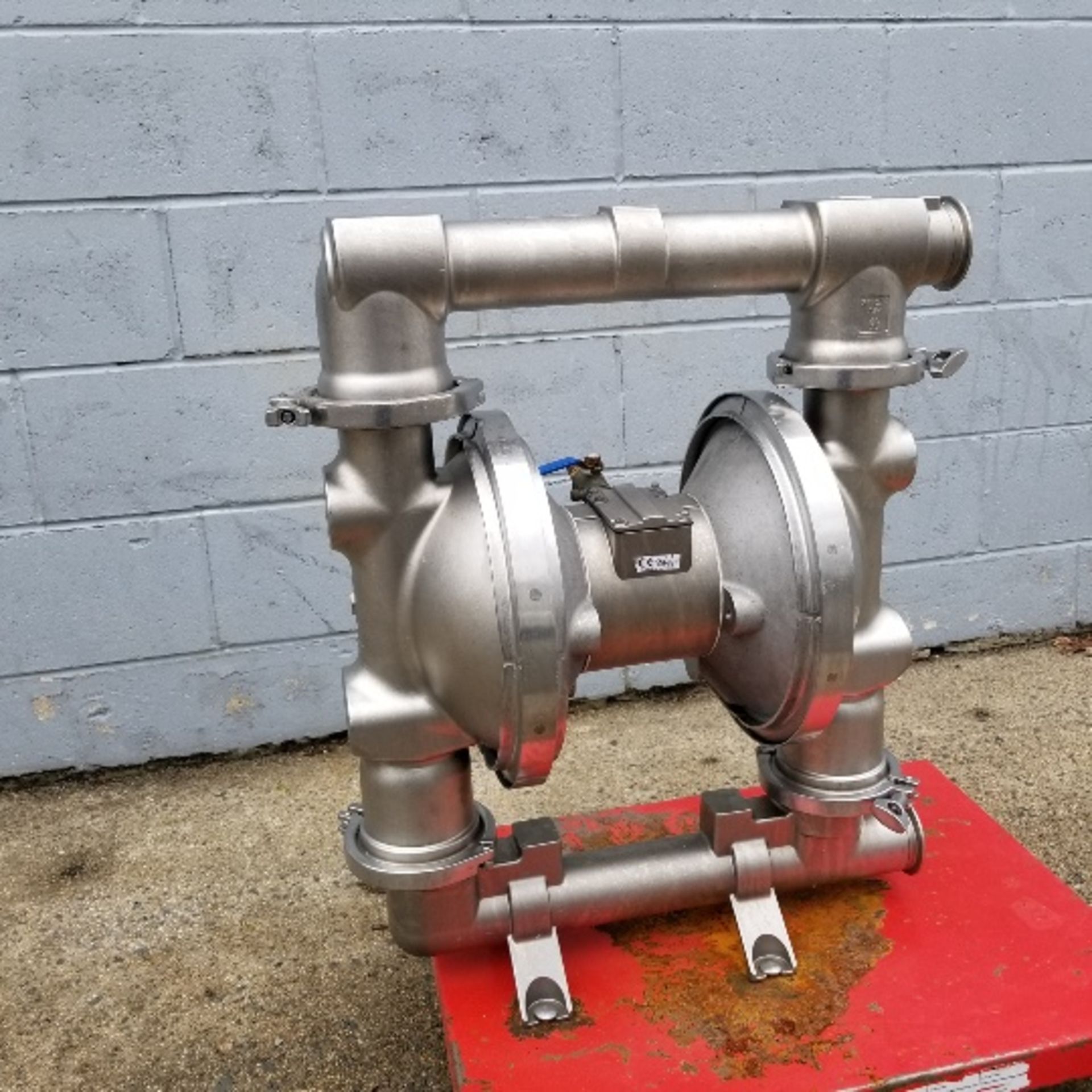 Graco 2.5" S/S diaphragm pump,  Model FD 3111, Series10D13A, 2.5" tri clamp connections on ports (