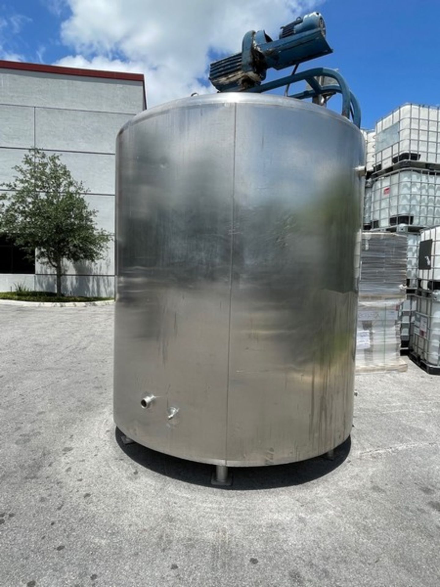 Walker 2,000 Gal. S/S Processing Tank, T-304, #C-7138 (Loading Fee $500) (Located Fort Lauderdale,