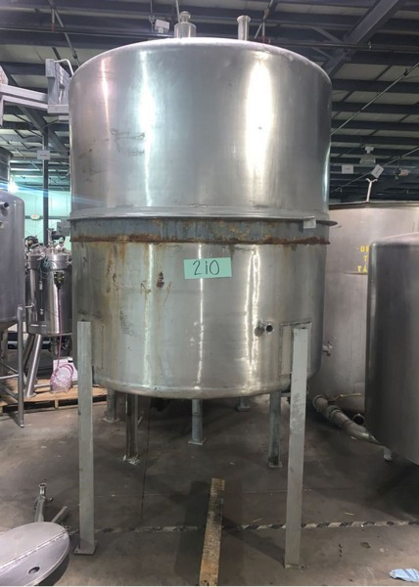 500 Gallon (approx.) Stainless Steel Single Wall Tank- 38 diameter, 70" straight side, dome shape