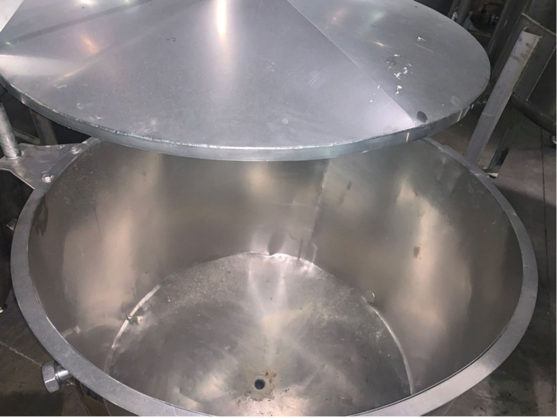 125 Gallon (approx.) Stainless Steel Single Wall Tank- 36" diameter, 32" straight side, Moving Lid - Image 2 of 4