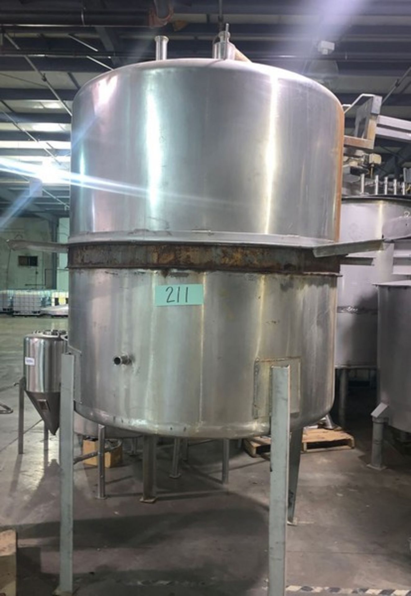 500 Gallon (approx.) Stainless Steel Single Wall Tank- 38 diameter, 70" straight side, dome shape