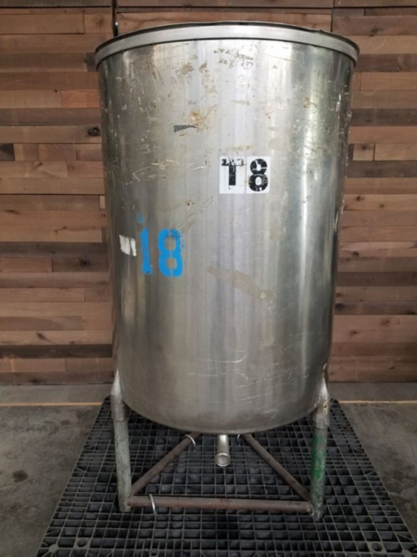 Aprox. 80 Gal. S/S Tank -- Aprox. 30" round x 42" height (64" Overall height) (Handling, Loading - Image 4 of 4