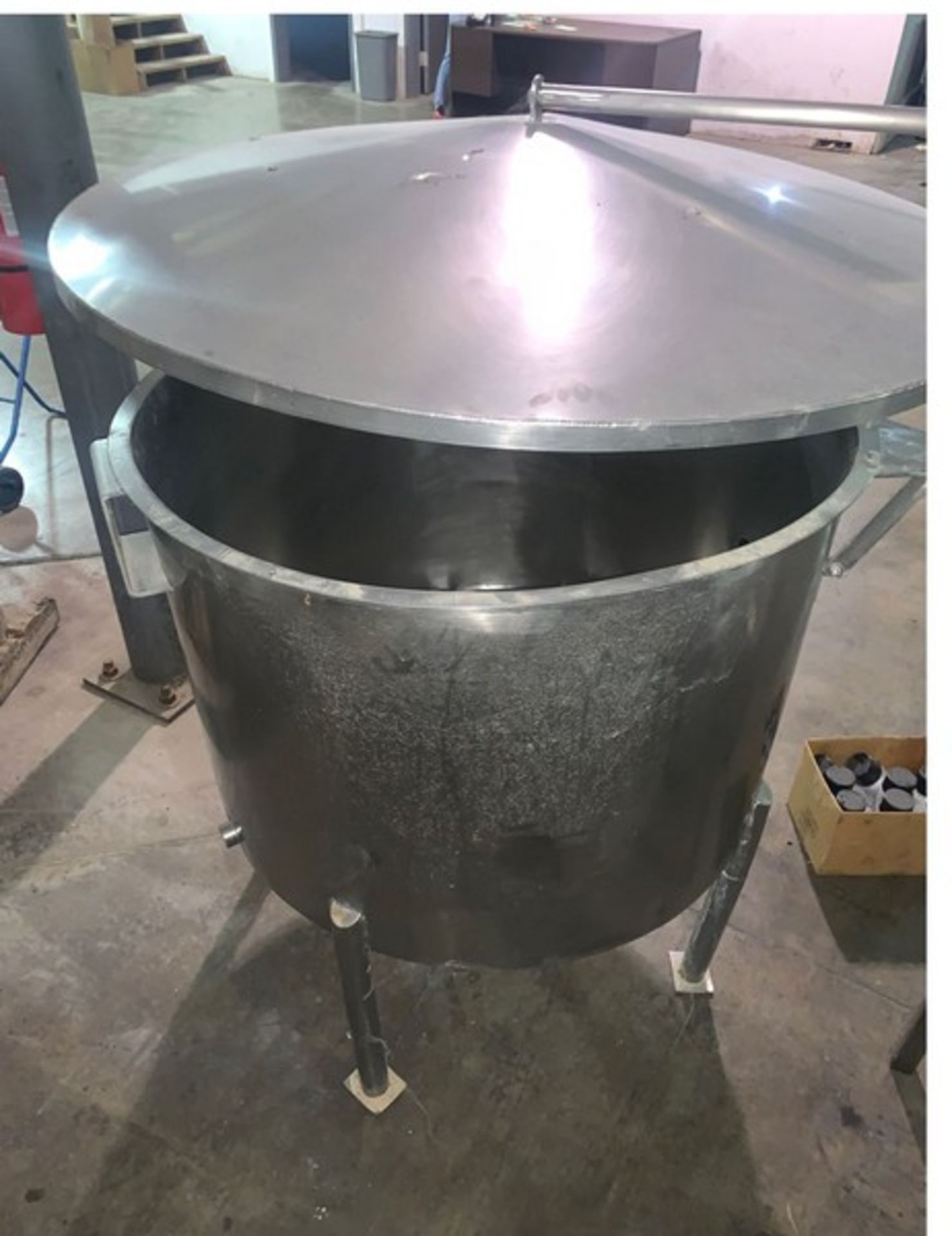 125 Gallon (approx.) Stainless Steel Single Wall Tank- 36" diameter, 32" straight side, Moving Lid - Image 3 of 4