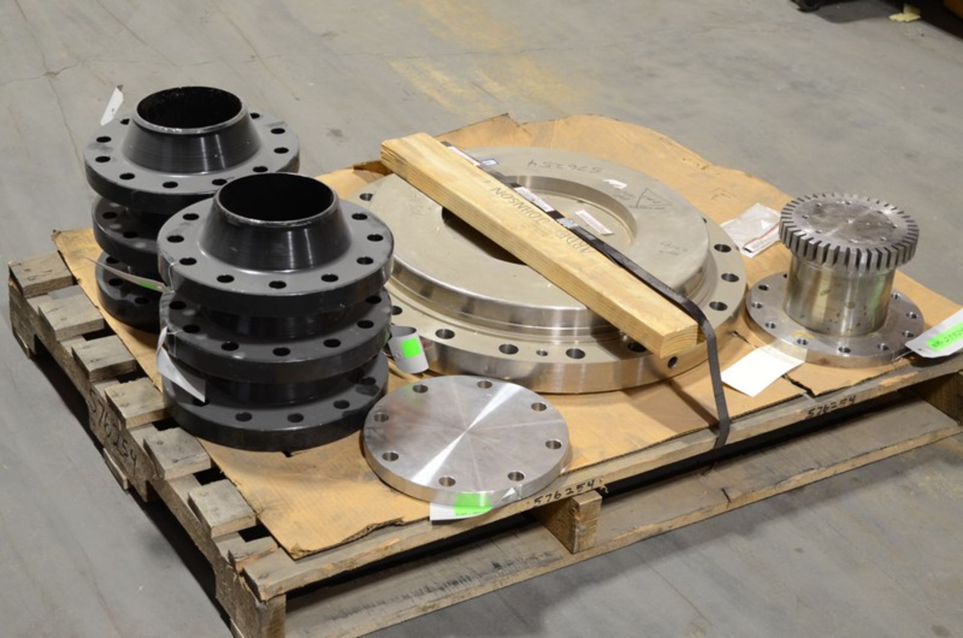 Assorted Flange Lot including: Weld-Neck Flange Steel, 6" Class 300 STD SA/A105 752 B16.5 QTY: 6 ; - Image 2 of 5