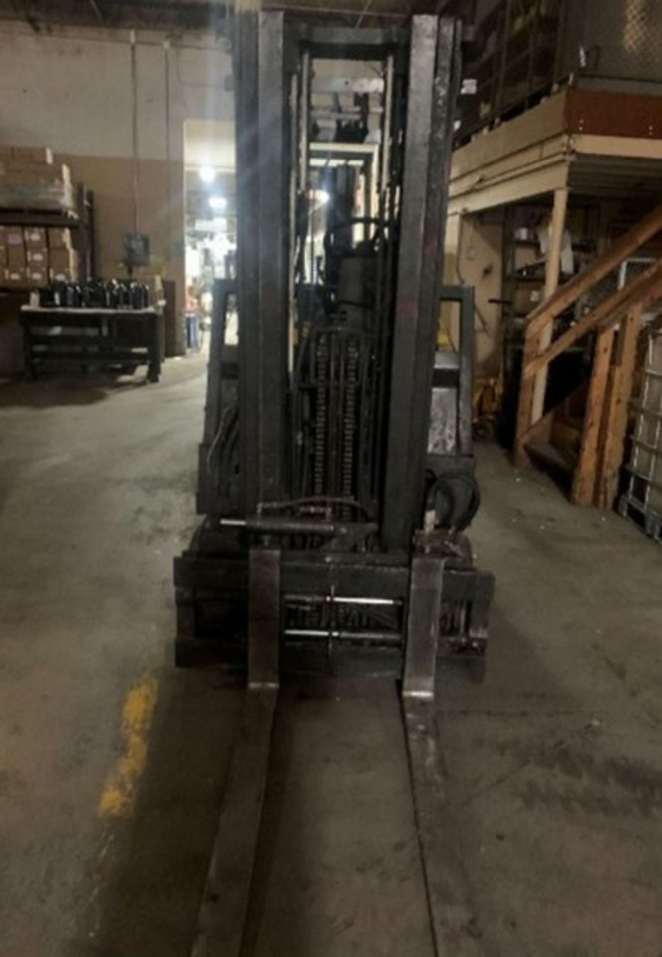 Yale Electric Truck - adjustable forks, tilt and side shift - no battery (LOCATED IN IOWA, RIGGING - Image 2 of 7