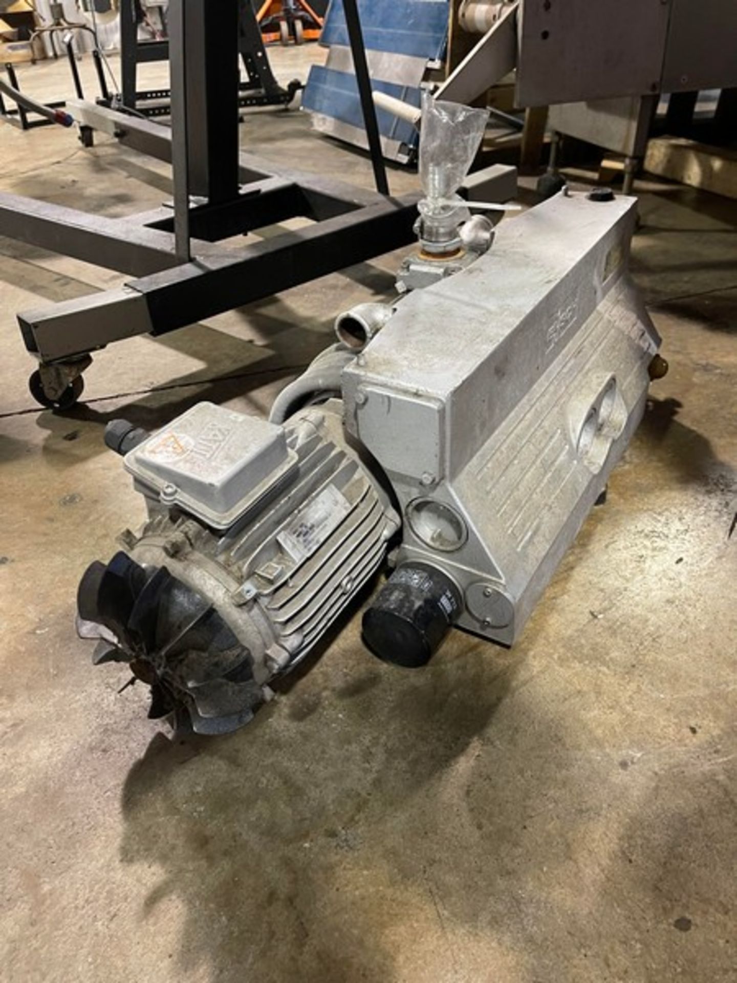 Busch 5 hp Vacuum Pump, 100 - 131 (New Era Packaging Close Out Auction) (Load Fee $75) (Located