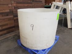 Aprox. 50" round x 40" high plastic tank, 2" outlet, 300 gallon ((Handling, Loading & Site