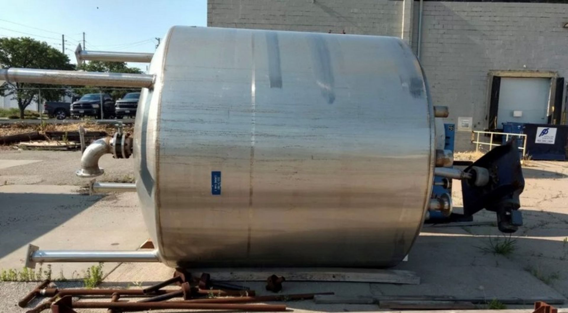 Mueller 3000 Gallon Heated & Insulated Sweep Agitator Mixer. In good condition & clean. We will