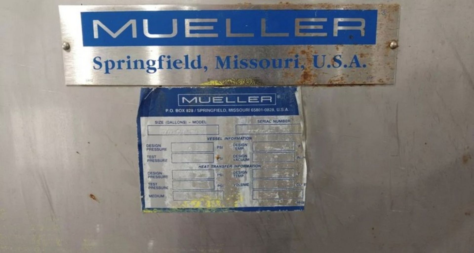 Mueller 3000 Gallon Heated & Insulated Sweep Agitator Mixer. In good condition & clean. We will - Image 2 of 8